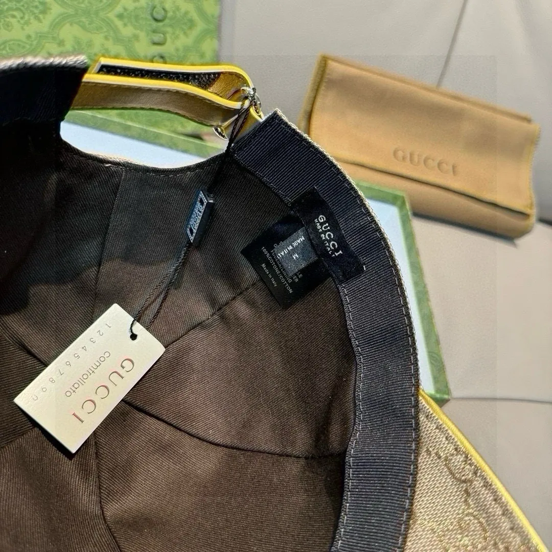 p90, Gucci (Gucci) classic original baseball cap😍😍gold silk logo. 1:1 mold opening and customization at the counter, the highest version, original canvas + first-layer cowhide, pure cotton lining, light and breathable! Photographed in real life, suitable for men and women in all seasons, basic head circumference 56cm, adjustable patches.