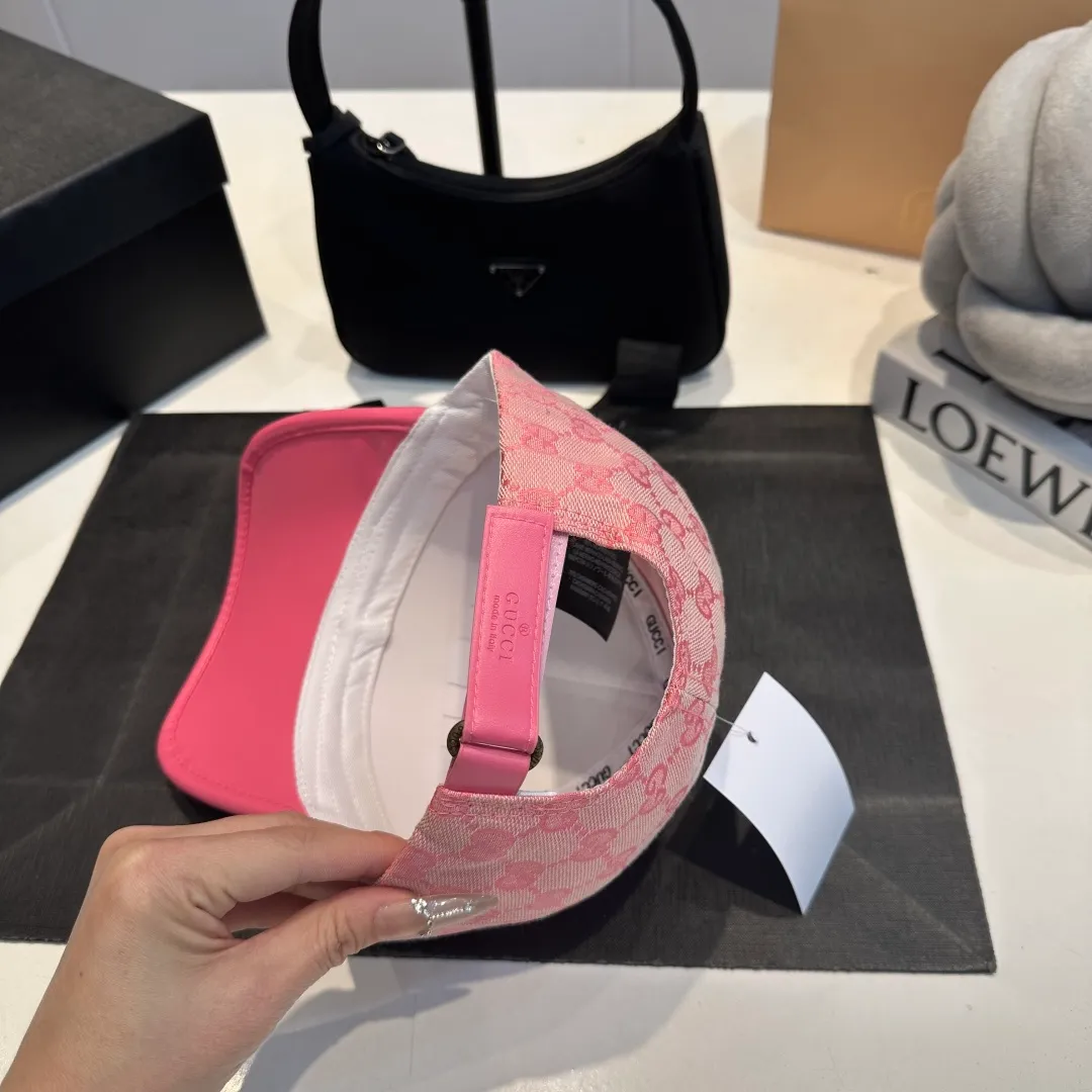 P56 Gucci Baseball Cap♥️GUCCI🧢New product from the official website, baseball cap, original quality, hot arrival 🔥🎩 The craftsmanship is very exquisite, high-end and classy! Low-key luxury, easy to carry! Running volume!