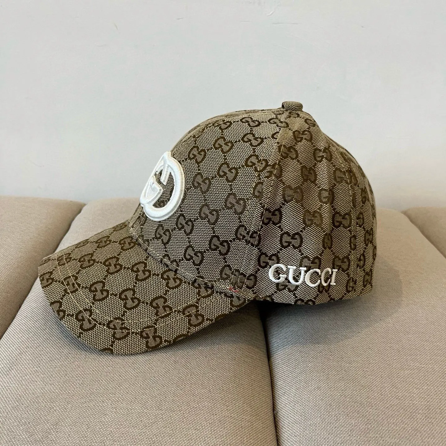 P60 Gucci Baseball Cap♥️GUCCI🧢New product from the official website, baseball cap, original quality, very popular 🔥🎩 The craftsmanship is very exquisite, high-end and classy! Low-key luxury, easy to carry! Running volume!