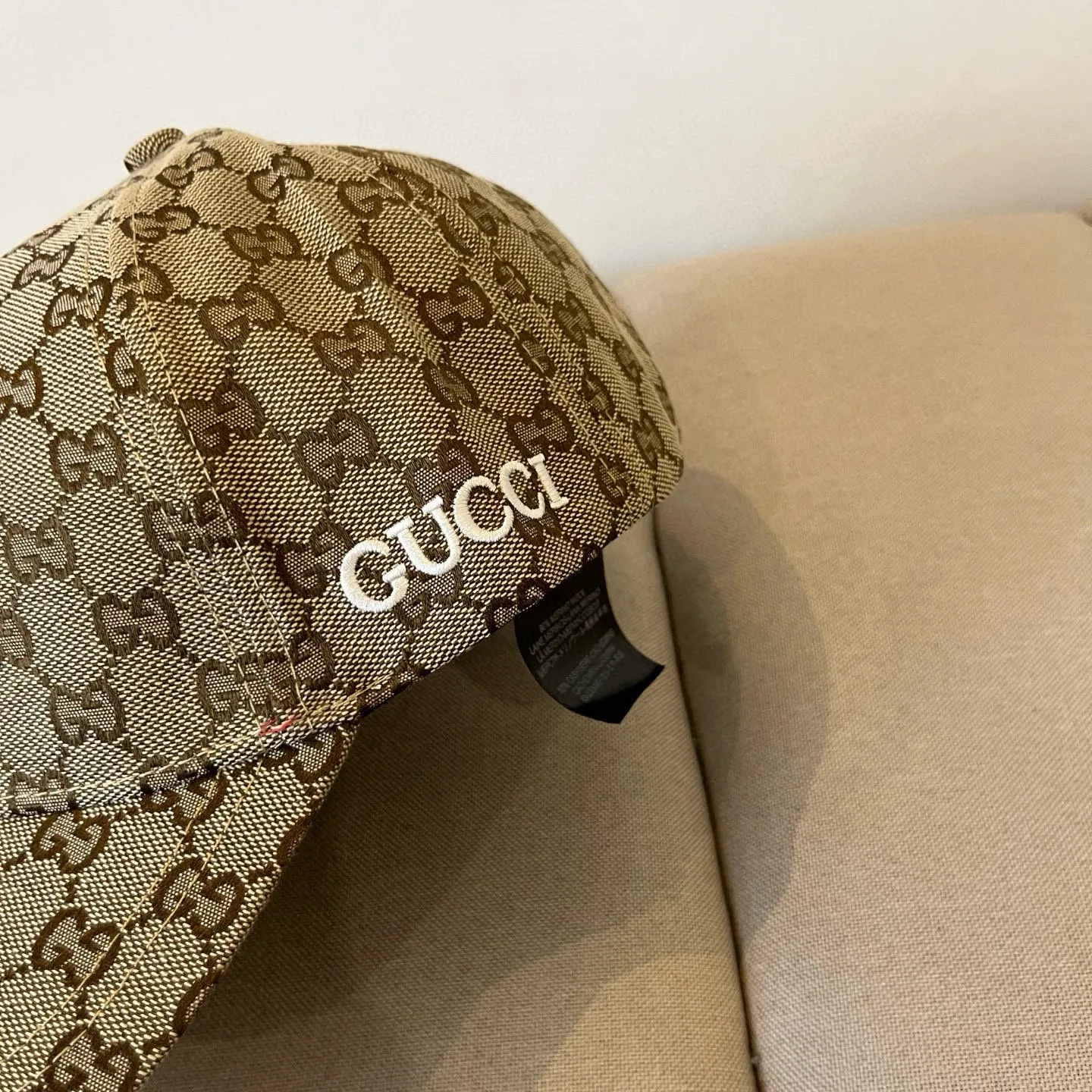 P60 Gucci Baseball Cap♥️GUCCI🧢New product from the official website, baseball cap, original quality, very popular 🔥🎩 The craftsmanship is very exquisite, high-end and classy! Low-key luxury, easy to carry! Running volume!