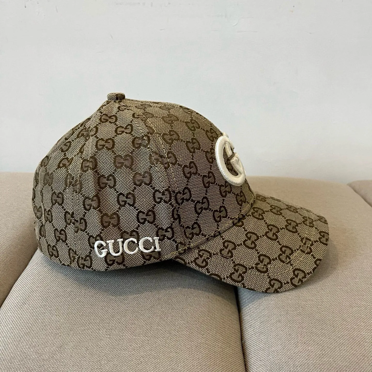 P60 Gucci Baseball Cap♥️GUCCI🧢New product from the official website, baseball cap, original quality, very popular 🔥🎩 The craftsmanship is very exquisite, high-end and classy! Low-key luxury, easy to carry! Running volume!