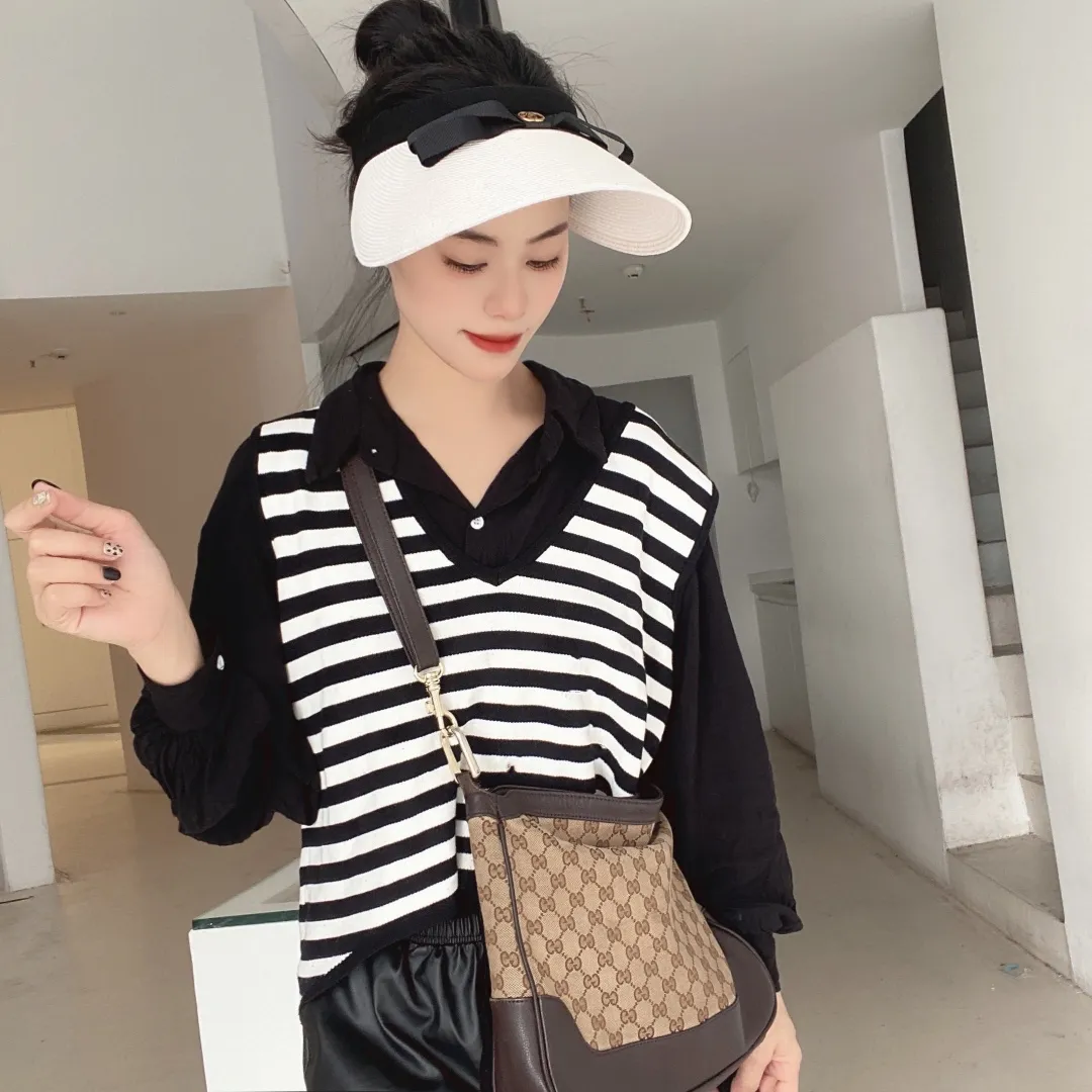 P70 Gucci quality fine braided bow🎀empty top hat, sweet style 💙Because the hat has an empty top, it will not feel dull in summer and does not pick up your hairstyle and face shape! The sun protection effect is no less than that of a professional sun protection cloth hat. Just buy the western style one🙄