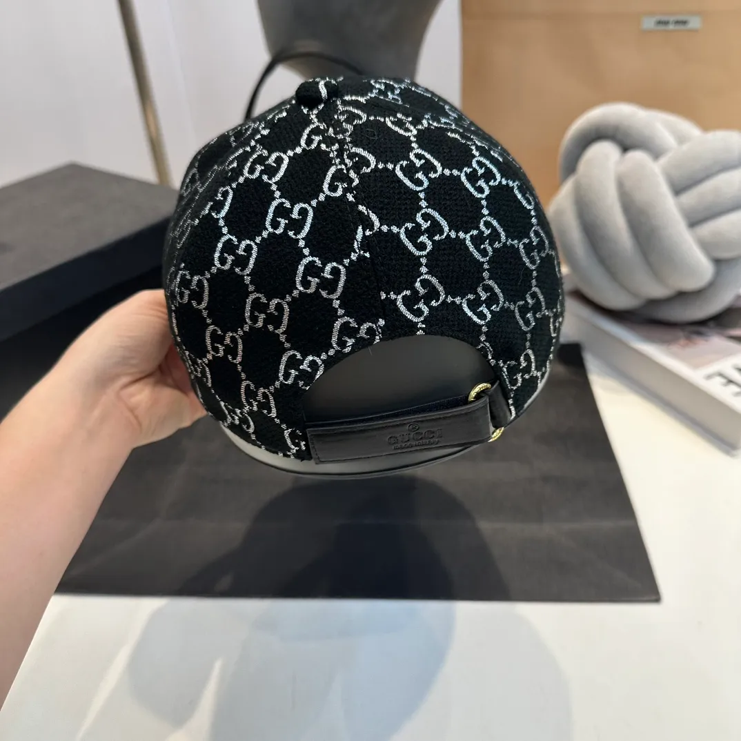 P70 Gucci baseball cap♥️GUCCI🧢New product from the official website, baseball cap, original quality, very popular 🔥🎩 The craftsmanship is very exquisite, high-end and classy! Low-key luxury, easy to carry! Running volume!