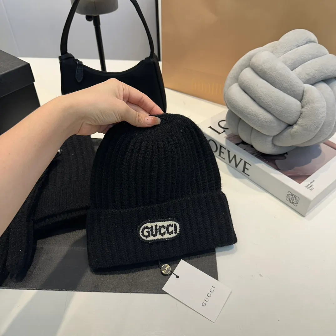 P180 Gucci Gucci three-piece set👏rabbit wool + cashmere knitted scarf and hat set, warm and fashionable, comfortable and soft texture, versatile style💑unisex, couple style