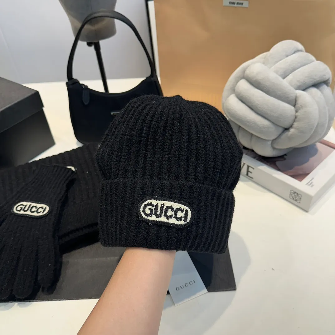P180 Gucci Gucci three-piece set👏rabbit wool + cashmere knitted scarf and hat set, warm and fashionable, comfortable and soft texture, versatile style💑unisex, couple style
