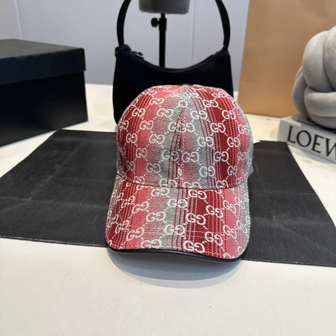 P100 Gucci new original baseball cap, Gucci gradient jacquard, 1:1 mold opening and customization at the counter, original canvas fabric + first-layer cowhide, light and breathable! The quality is great, the basic head circumference is 56cm, and the patch is adjustable.
