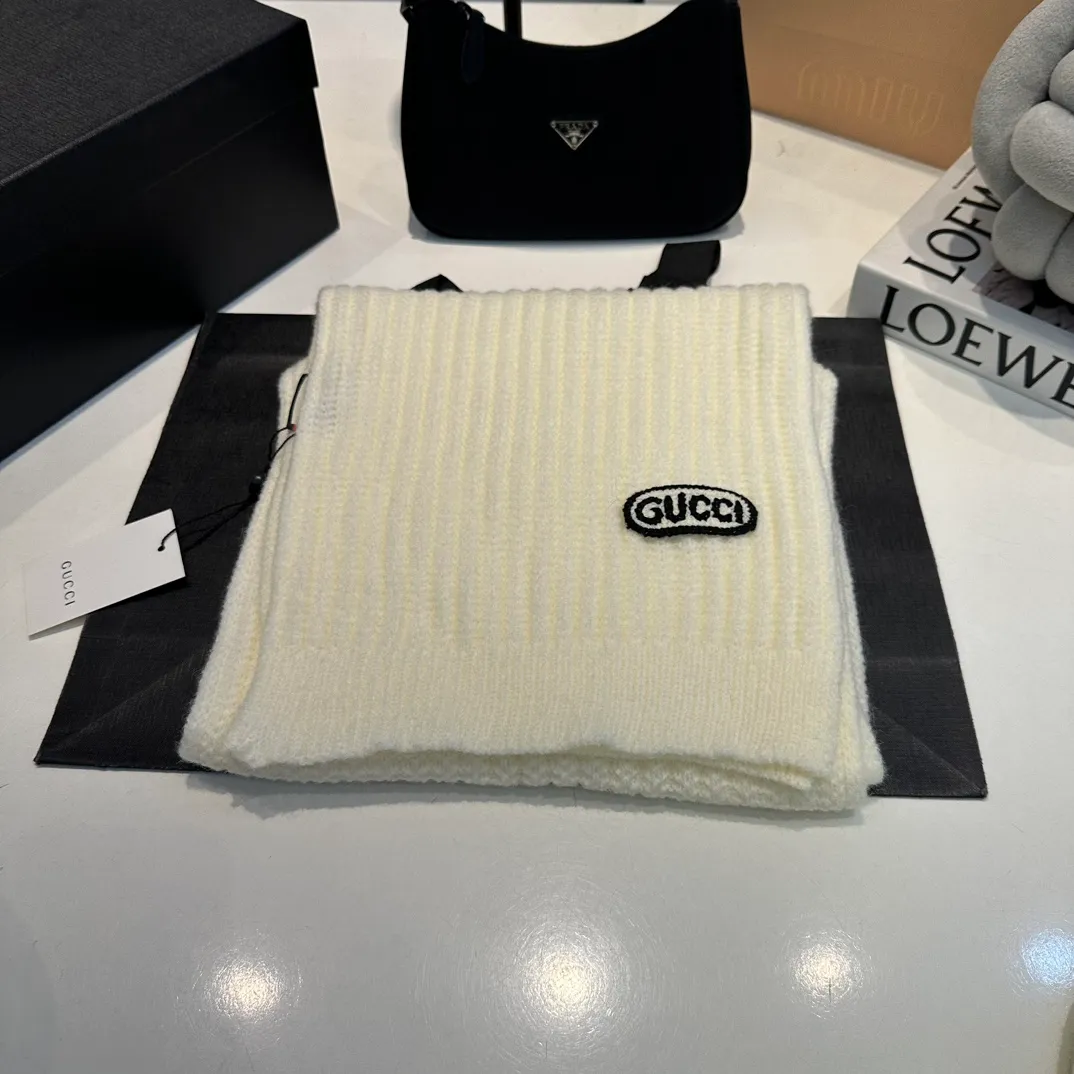 P180 Gucci Gucci three-piece set👏rabbit wool + cashmere knitted scarf and hat set, warm and fashionable, comfortable and soft texture, versatile style💑unisex, couple style