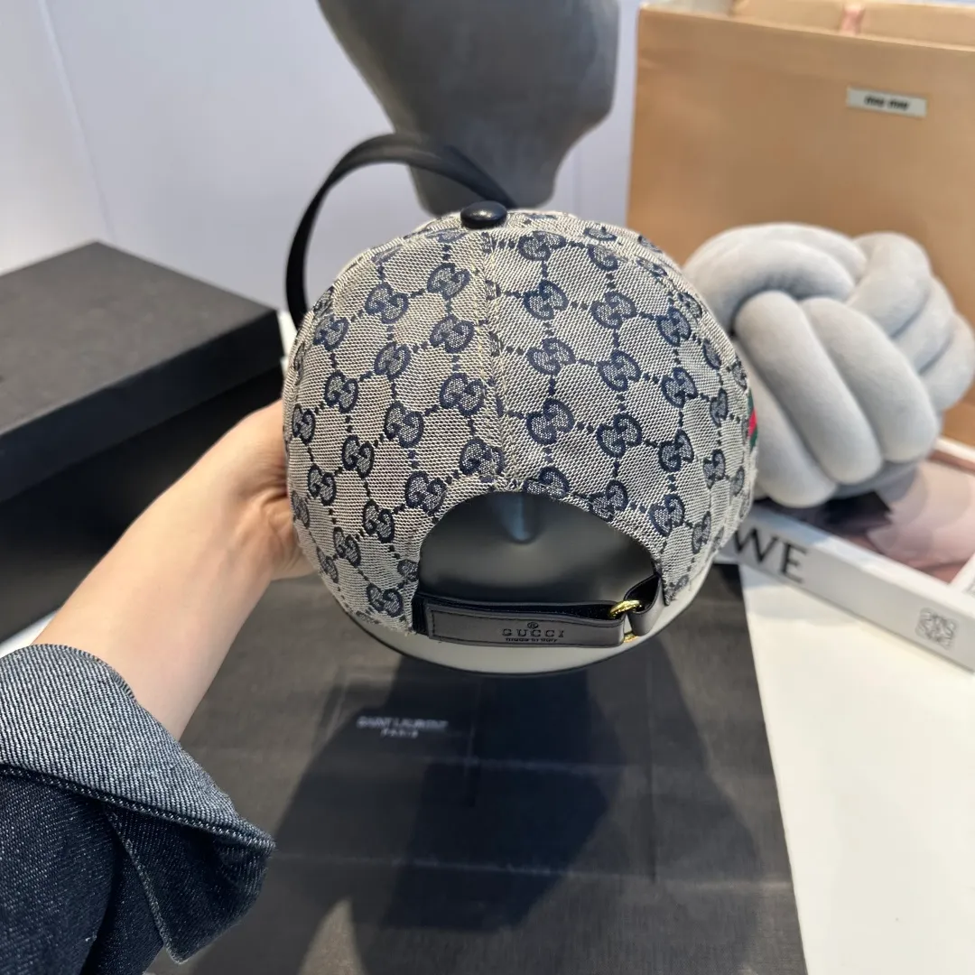 P60 Gucci (Gucci) classic original baseball cap😍Customized with 1:1 mold opening at the counter, the highest version, the original canvas is light and breathable! Photographed in real life, suitable for men and women in all seasons, basic head circumference 56cm, adjustable patches.