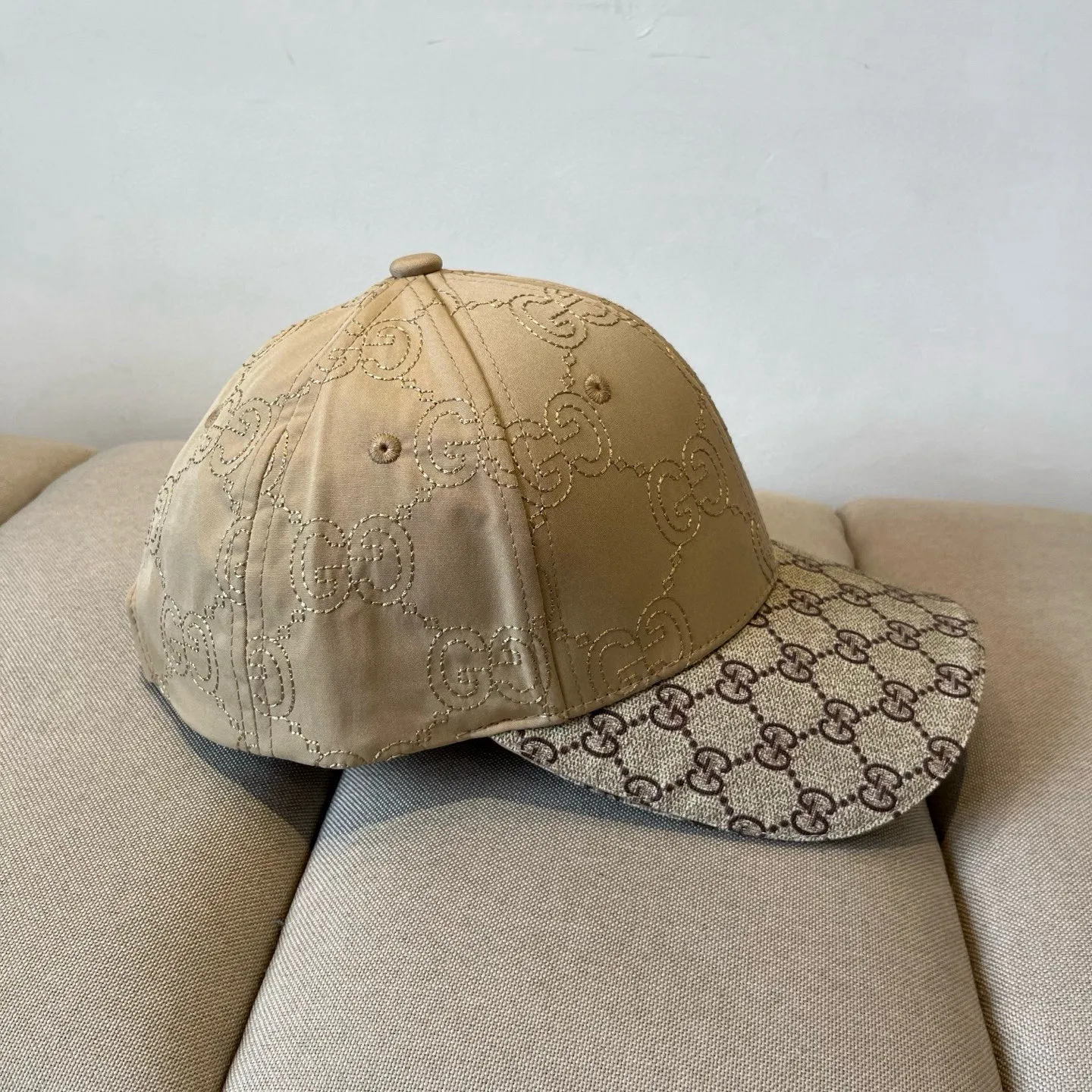 P60 Gucci Baseball Cap♥️GUCCI🧢New product from the official website, baseball cap, original quality, very popular 🔥🎩 The craftsmanship is very exquisite, high-end and classy! Low-key luxury, easy to carry! Running volume!