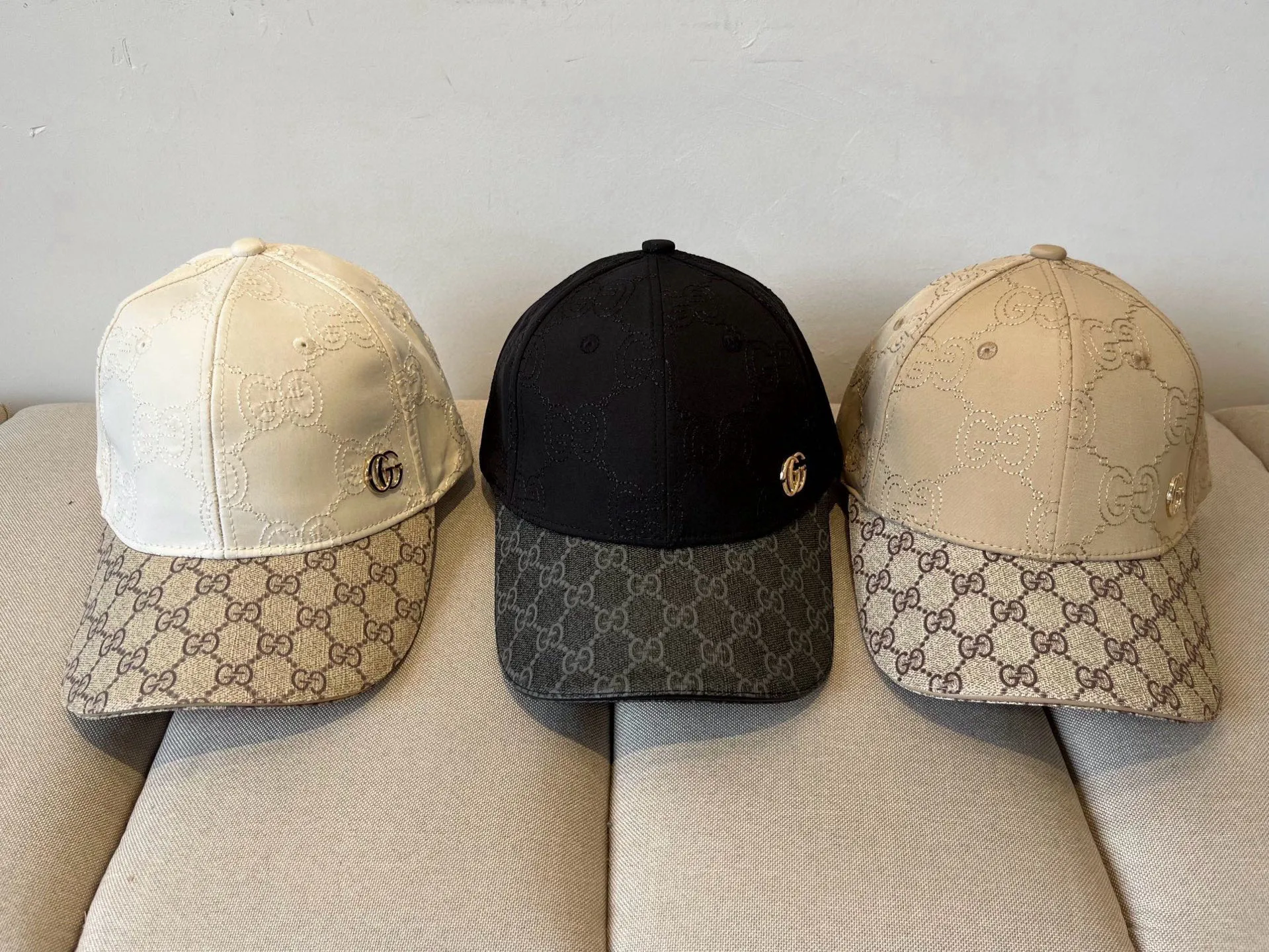P60 Gucci Baseball Cap♥️GUCCI🧢New product from the official website, baseball cap, original quality, very popular 🔥🎩 The craftsmanship is very exquisite, high-end and classy! Low-key luxury, easy to carry! Running volume!