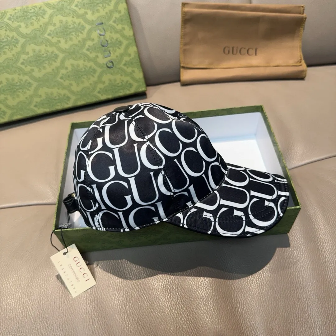 p90, Gucci (Gucci) new original baseball cap, GUCCI silk screen printing, 1:1 mold opening and customization at the counter, original canvas fabric + first layer of cowhide, pure cotton lining, light and breathable! The quality is great, the basic head circumference is 56cm, and the patch is adjustable.