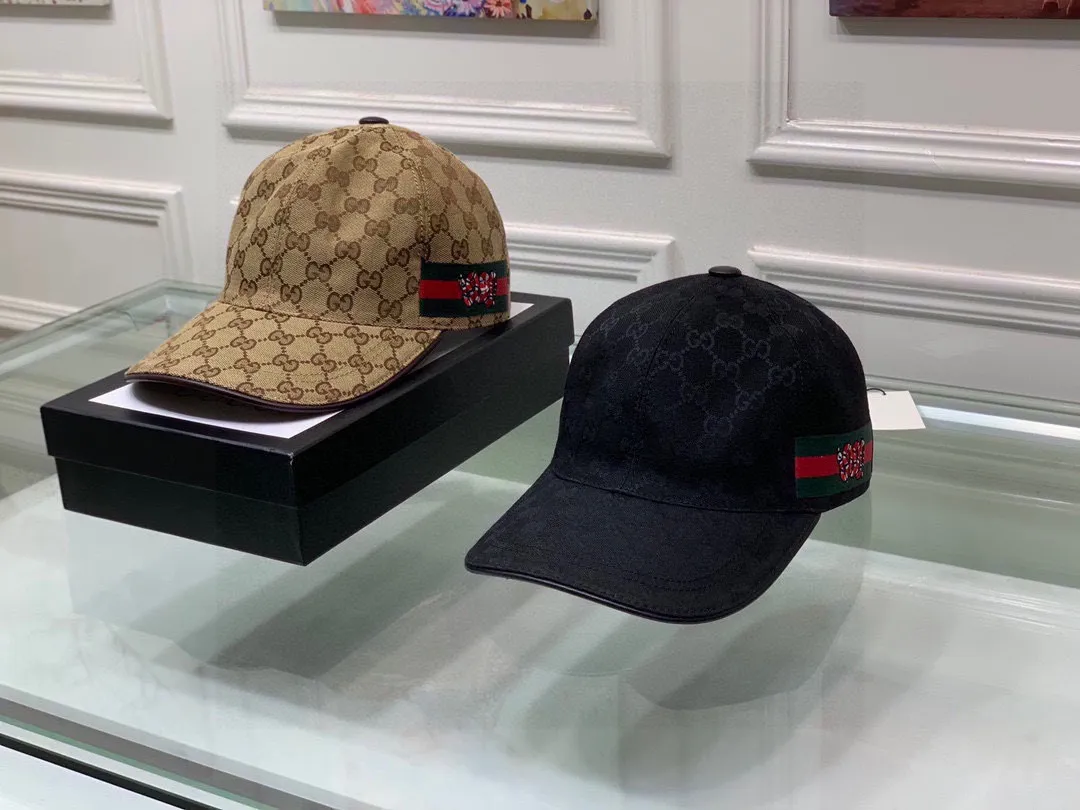 🉐110., Gucci (Gucci) new original baseball cap, embroidered python, 1:1 mold customization, heavy embroidery, delicate and luxurious, details comparable to those at the counter, original canvas fabric + first-layer cowhide, pure cotton lining, great quality! The first choice for handsome men and beautiful women, fashionable and versatile. The basic head circumference is 56cm, the patch is adjustable, and the genuine two-color version is shipped from the counter.