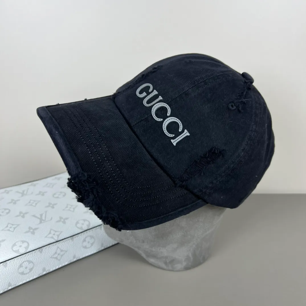 P56💰Gucci Baseball Cap♥️GUCCI🧢Official website new product, baseball cap, original quality, hot arrival 🔥🎩 The craftsmanship is very exquisite, high-end and classy! Low-key luxury, easy to carry! Running volume!