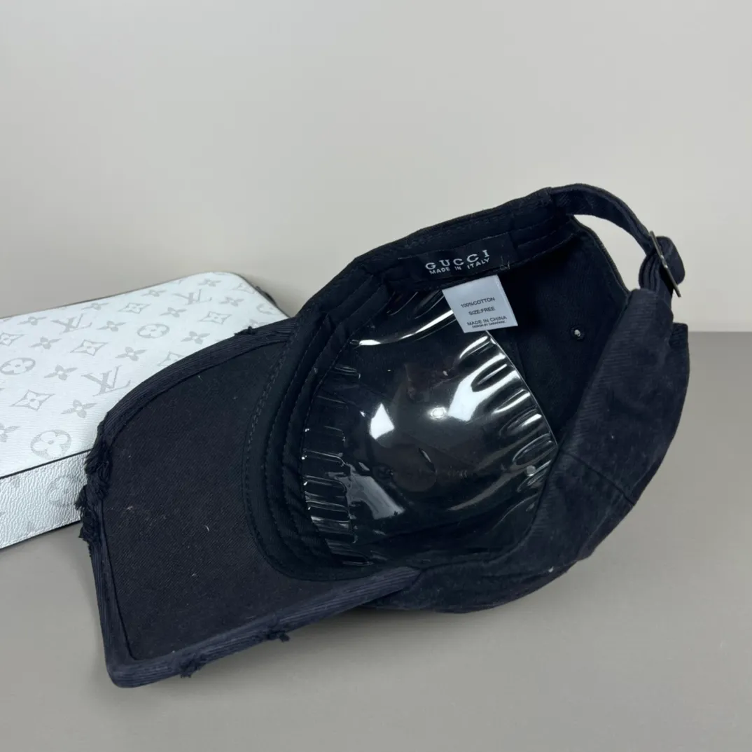P56💰Gucci Baseball Cap♥️GUCCI🧢Official website new product, baseball cap, original quality, hot arrival 🔥🎩 The craftsmanship is very exquisite, high-end and classy! Low-key luxury, easy to carry! Running volume!