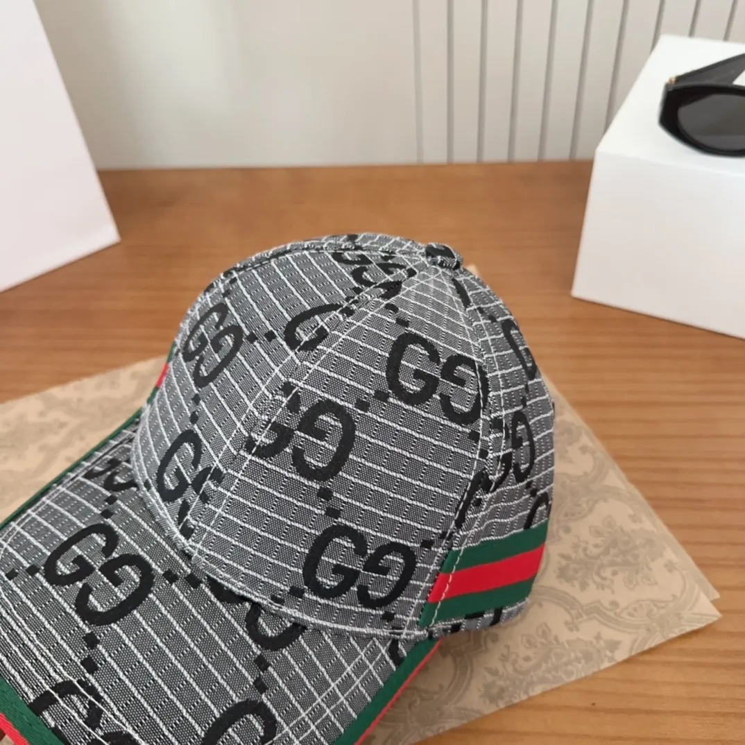 💰54 GUCCI 2025 new simple embroidered baseball cap at the counter, very trendy! Casual and sports style, classic production, super easy to match!