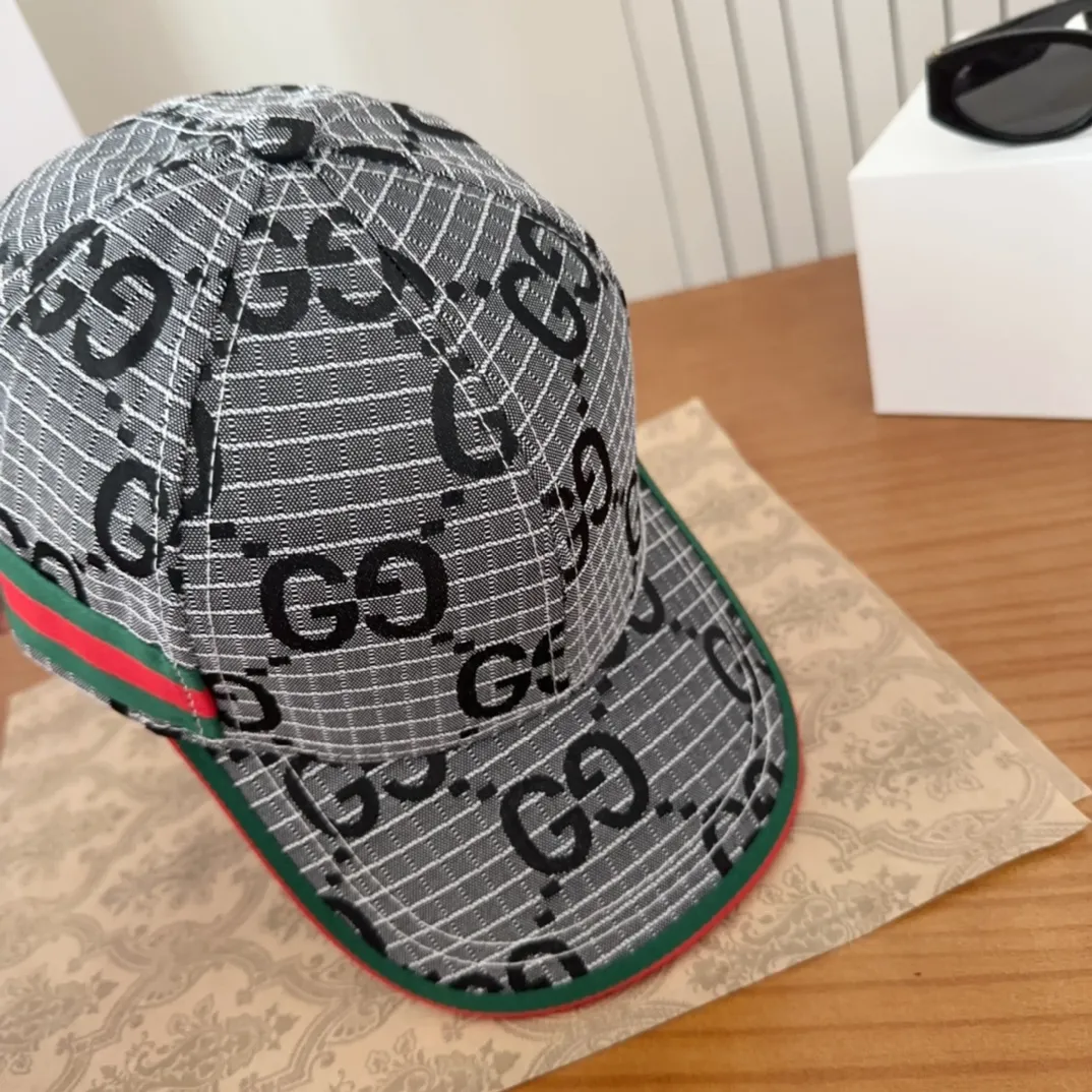 💰54 GUCCI 2025 new simple embroidered baseball cap at the counter, very trendy! Casual and sports style, classic production, super easy to match!