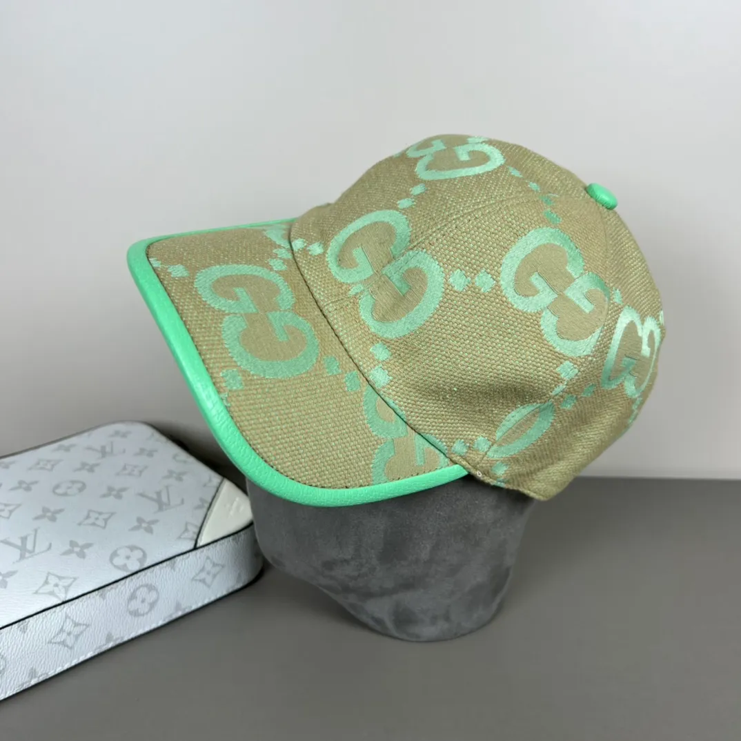 80💰Gucci (Gucci) new original baseball cap, metal small double G, the latest model at the counter, 1:1 mold customization, genuine mold hardware, original canvas fabric + first layer of cowhide, original quality! The quality is great, the basic head circumference is 56cm, and the patch is adjustable.