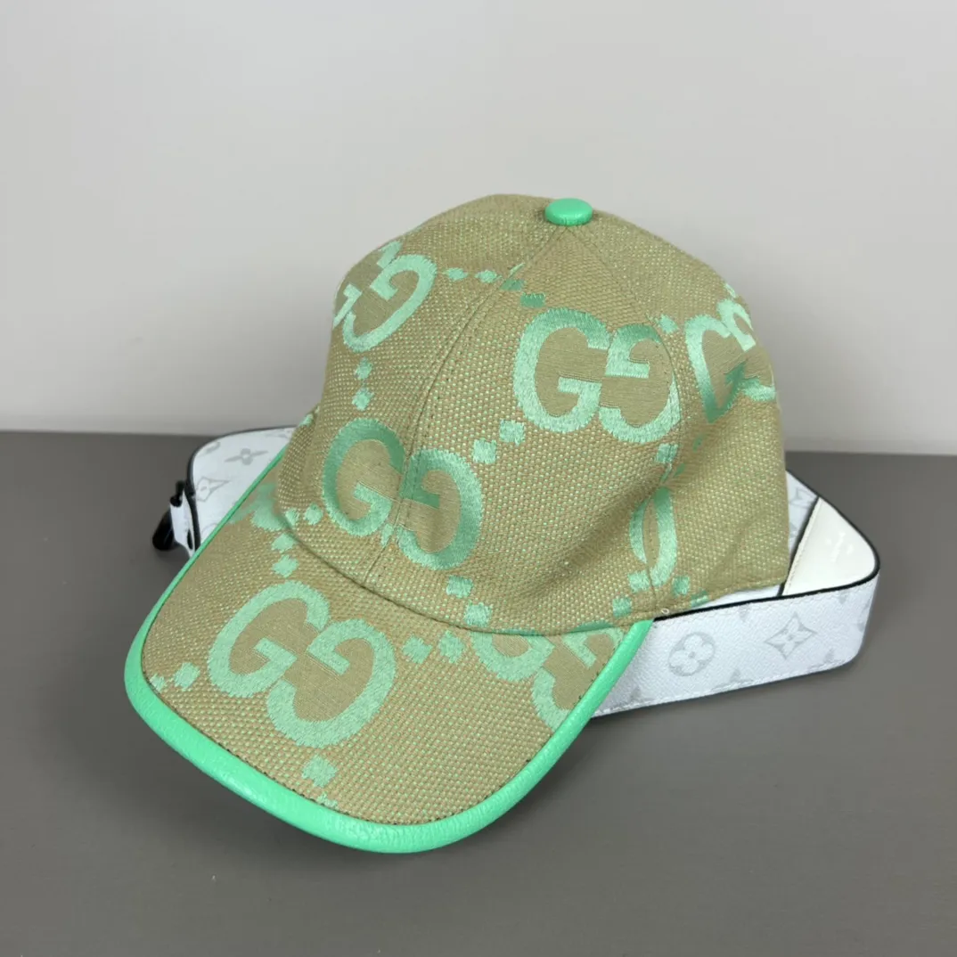 80💰Gucci (Gucci) new original baseball cap, metal small double G, the latest model at the counter, 1:1 mold customization, genuine mold hardware, original canvas fabric + first layer of cowhide, original quality! The quality is great, the basic head circumference is 56cm, and the patch is adjustable.