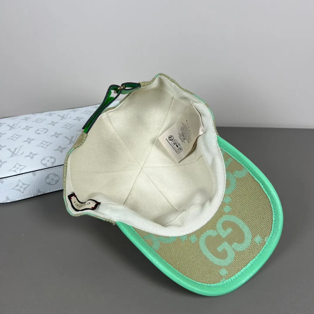80💰Gucci (Gucci) new original baseball cap, metal small double G, the latest model at the counter, 1:1 mold customization, genuine mold hardware, original canvas fabric + first layer of cowhide, original quality! The quality is great, the basic head circumference is 56cm, and the patch is adjustable.