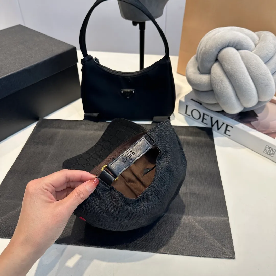 P60 Gucci (Gucci) classic original baseball cap😍Customized with 1:1 mold opening at the counter, the highest version, the original canvas is light and breathable! Photographed in real life, suitable for men and women in all seasons, basic head circumference 56cm, adjustable patches.