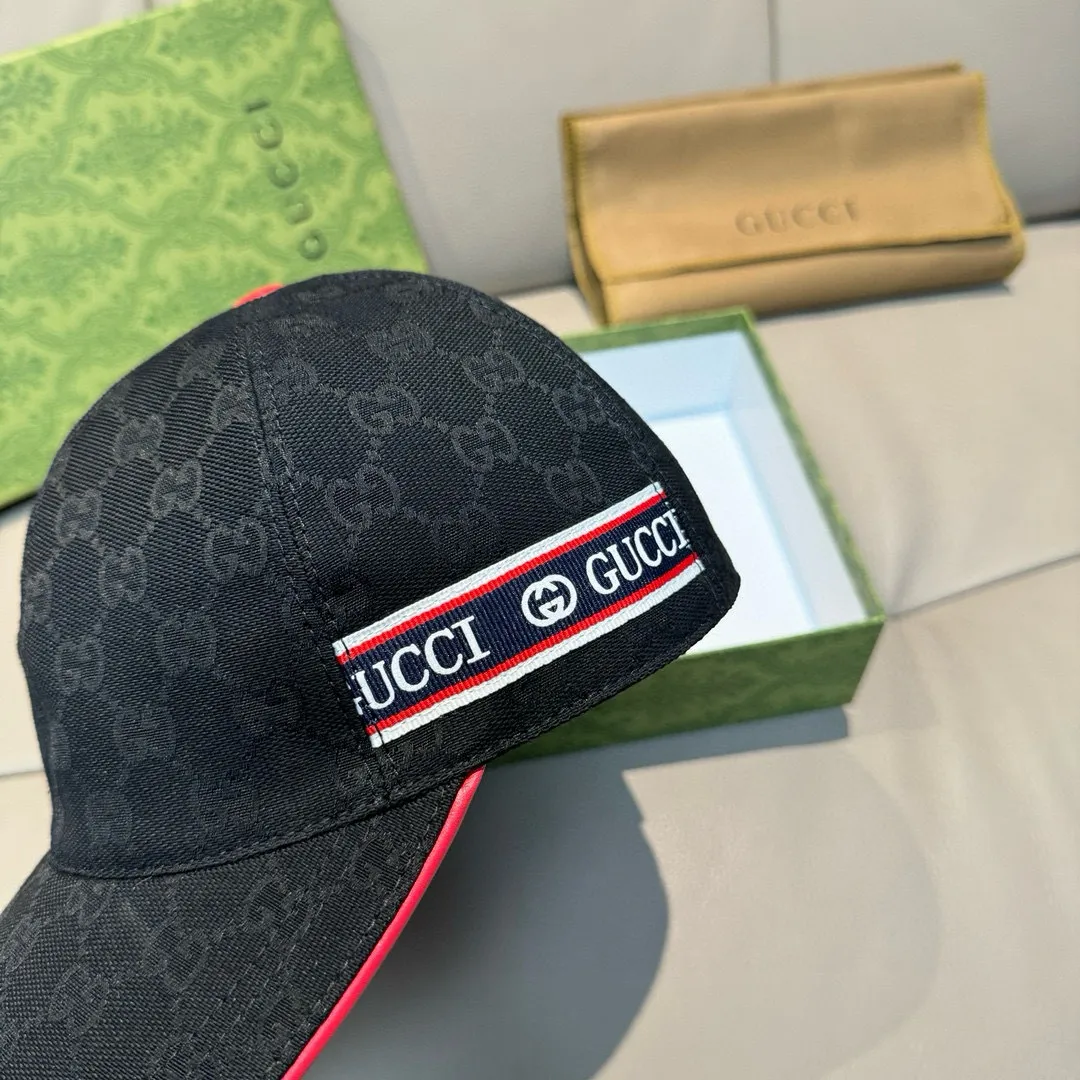 p90., Gucci's new original baseball cap, logo webbing, 1:1 mold opening and customization at the counter, original canvas fabric + first-layer cowhide, light and breathable! The basic head circumference is 56cm, and the patch is adjustable.