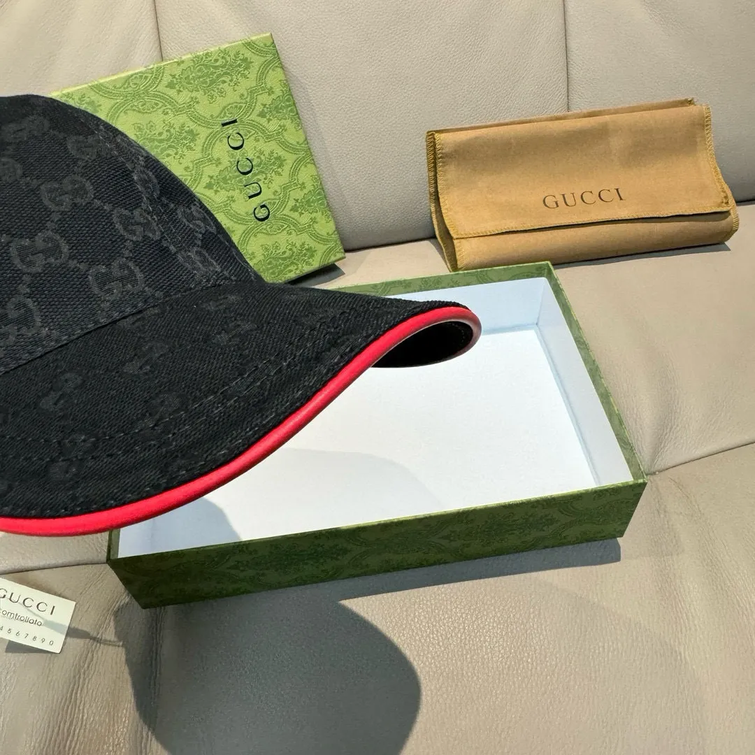 p90., Gucci's new original baseball cap, logo webbing, 1:1 mold opening and customization at the counter, original canvas fabric + first-layer cowhide, light and breathable! The basic head circumference is 56cm, and the patch is adjustable.