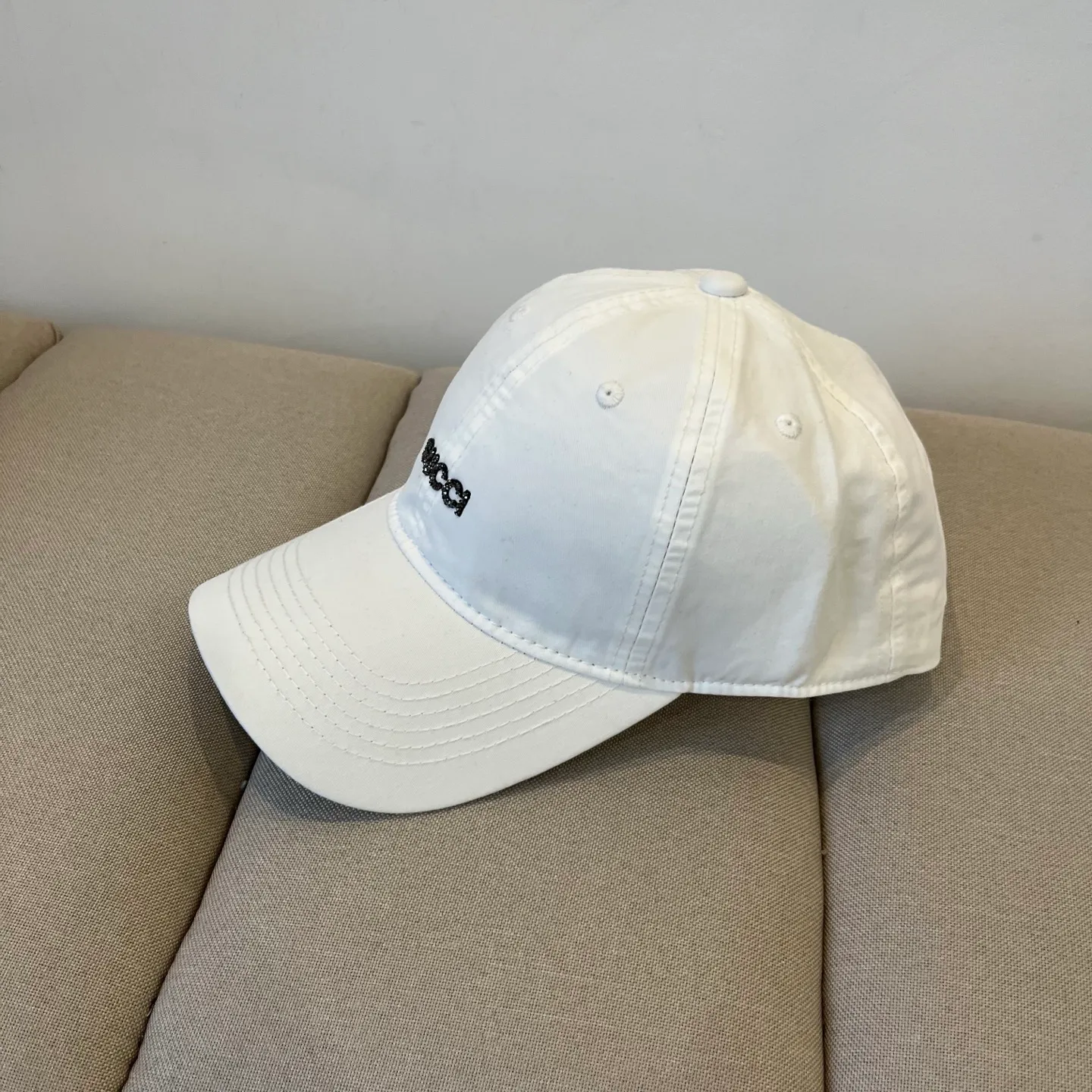 P60 Gucci Baseball Cap♥️GUCCI🧢New product from the official website, baseball cap, original quality, very popular 🔥🎩 The craftsmanship is very exquisite, high-end and classy! Low-key luxury, easy to carry! Running volume!