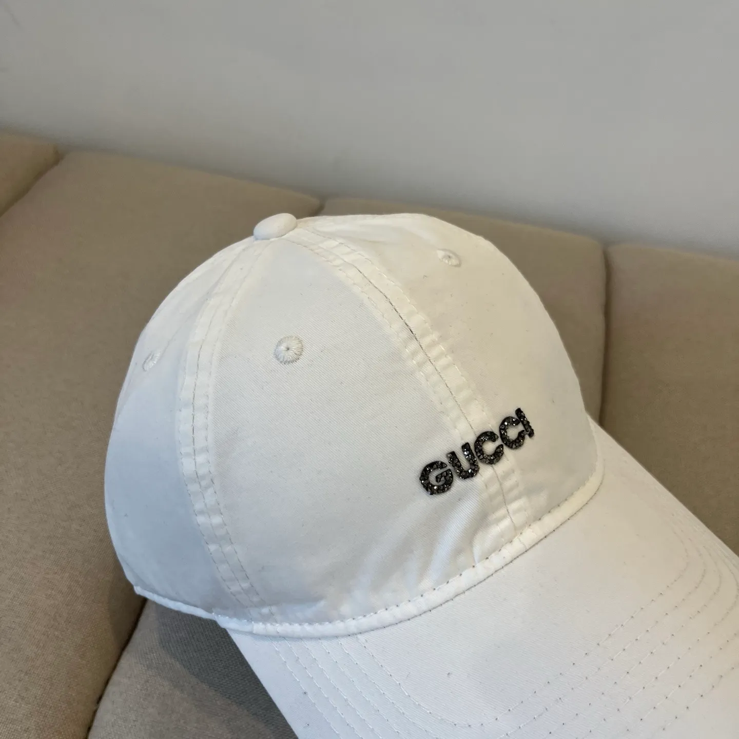 P60 Gucci Baseball Cap♥️GUCCI🧢New product from the official website, baseball cap, original quality, very popular 🔥🎩 The craftsmanship is very exquisite, high-end and classy! Low-key luxury, easy to carry! Running volume!