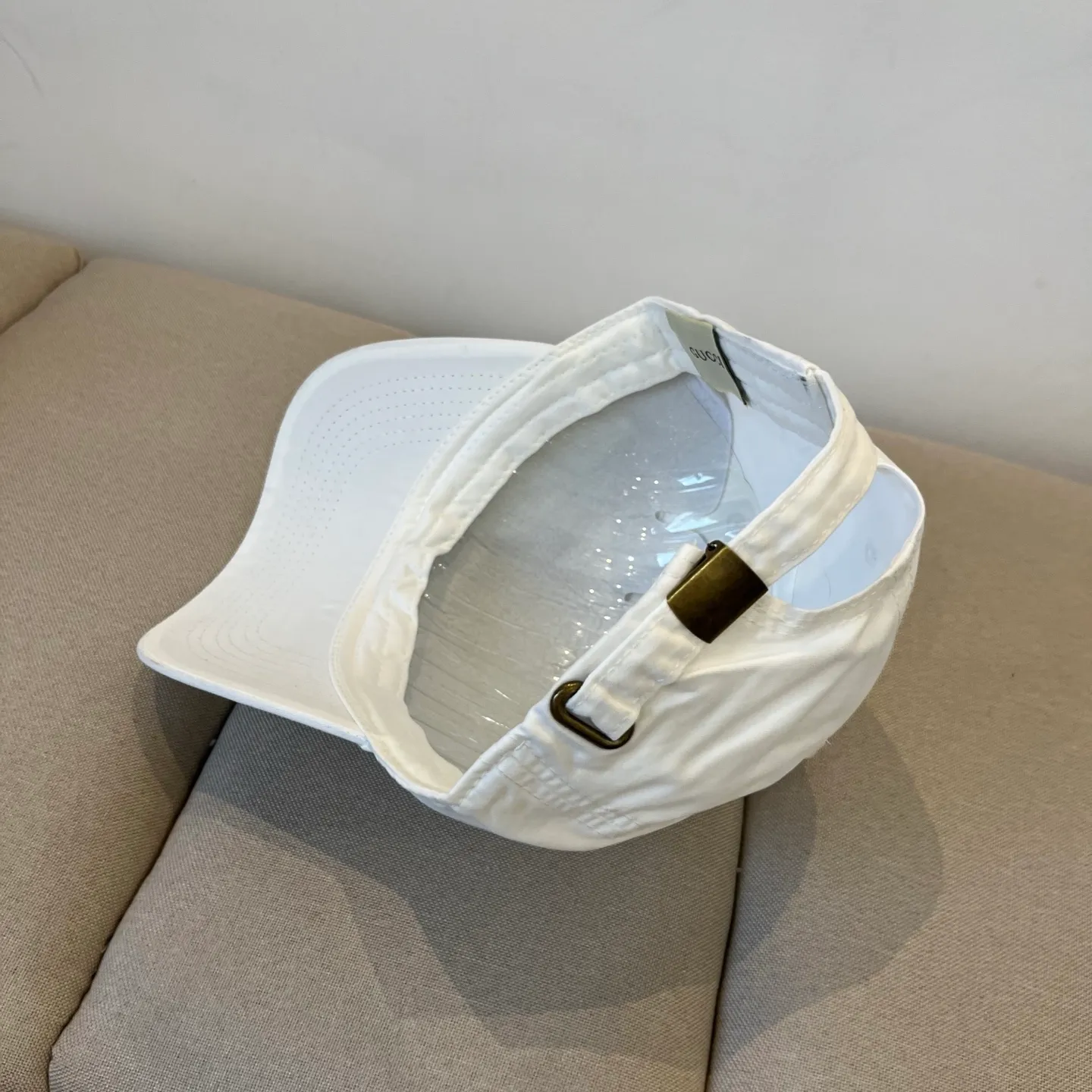 P60 Gucci Baseball Cap♥️GUCCI🧢New product from the official website, baseball cap, original quality, very popular 🔥🎩 The craftsmanship is very exquisite, high-end and classy! Low-key luxury, easy to carry! Running volume!