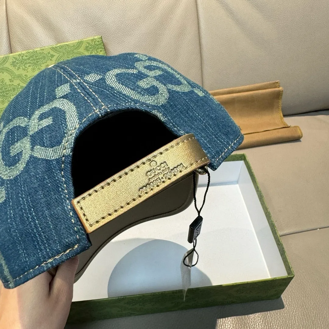 P90, Gucci (Gucci) new original baseball cap, large double G leather, best-selling model at the counter, 1:1 mold customization, original canvas fabric + first-layer cowhide, fashionable and handsome! The quality is great, the basic head circumference is 56cm, and the patch is adjustable.