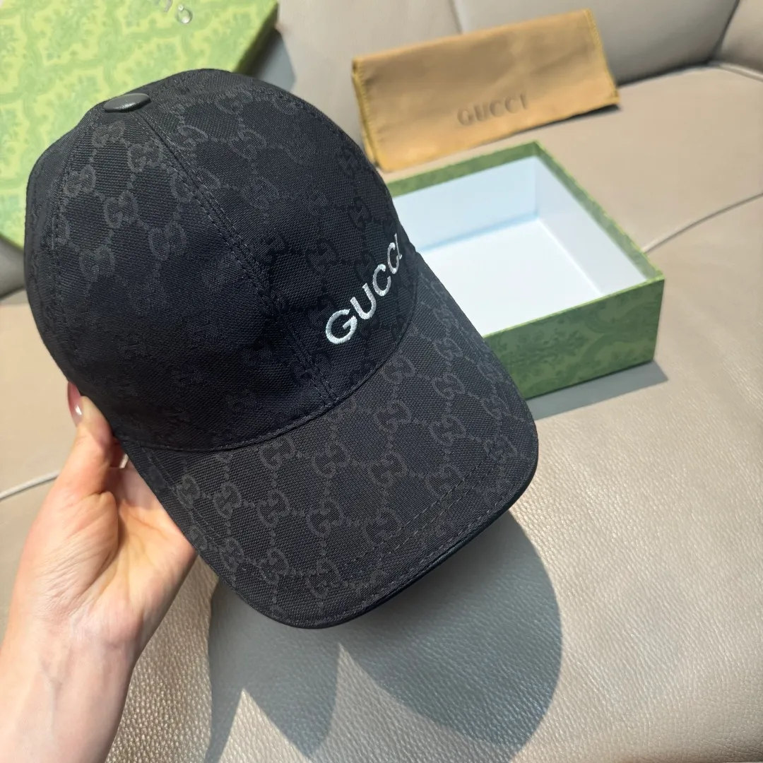 p90 new model shipped!   , Gucci (Gucci) latest original baseball cap, Gucci small embroidery, 1:1 mold opening and customization at the counter, the highest version, original canvas + first-layer cowhide, pure cotton lining, light and breathable! Photographed in real life, suitable for men and women in all seasons, basic head circumference 56cm, adjustable patches.