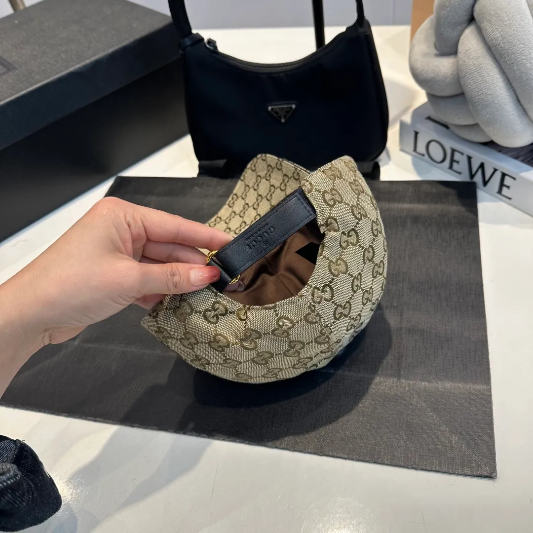 P60 Gucci (Gucci) classic original baseball cap😍Customized with 1:1 mold opening at the counter, the highest version, the original canvas is light and breathable! Photographed in real life, suitable for men and women in all seasons, basic head circumference 56cm, adjustable patches.