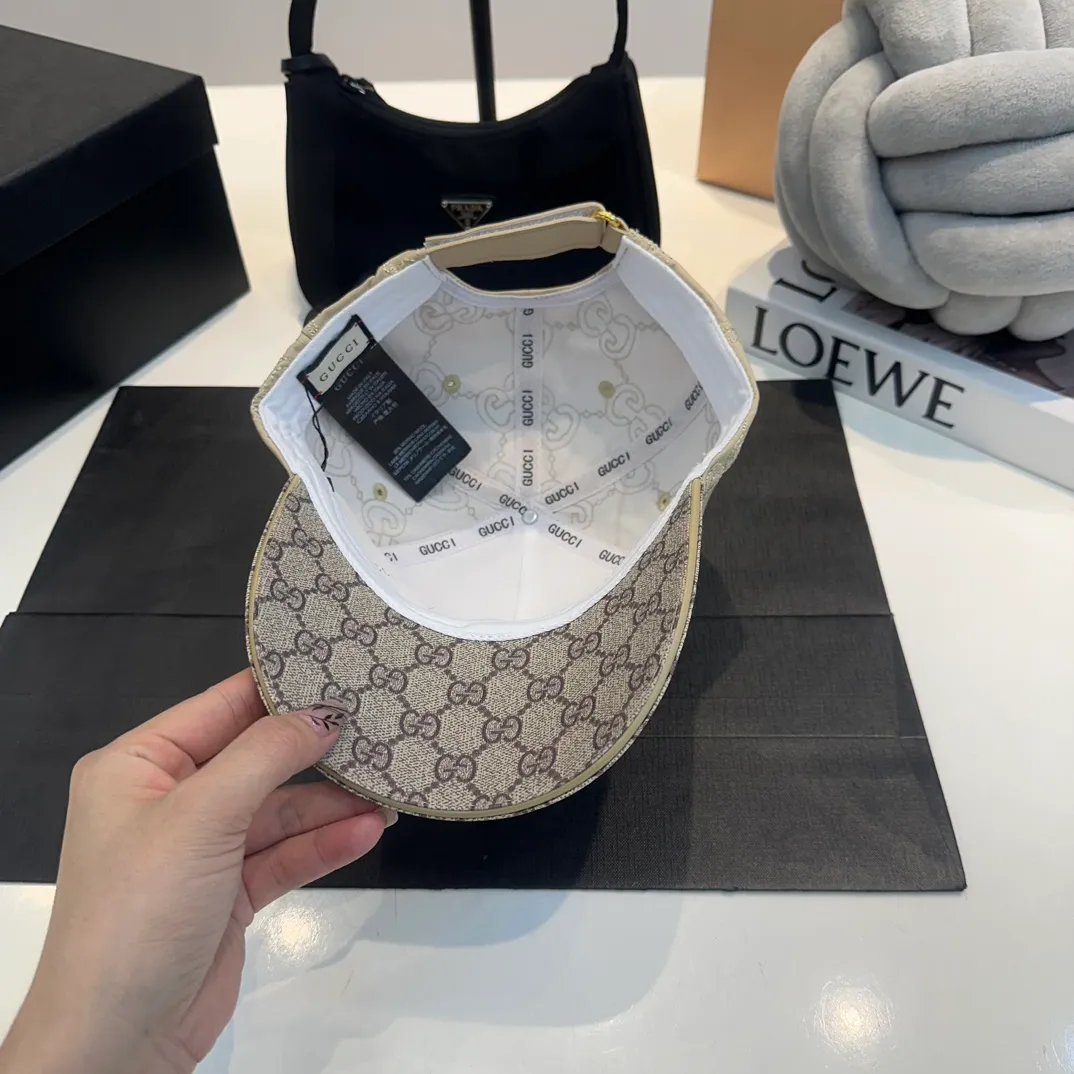 P60 Gucci Baseball Cap♥️GUCCI🧢New product from the official website, baseball cap, original quality, very popular 🔥🎩 The craftsmanship is very exquisite, high-end and classy! Low-key luxury, easy to carry! Running volume