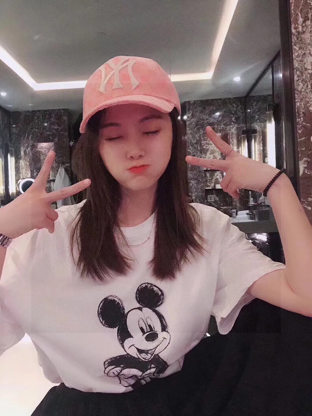 Special price 🉐60💰 🧢Gucci co-branded NY🧢. The most popular co-branded limited edition, synchronized with the authentic products at the counter, a super high-quality one, you can see how good it is just by looking at the detailed pictures, it has finally arrived! New three-dimensional embroidery model, genuine purchase🌸Super good quality, high-end model, exquisite brim