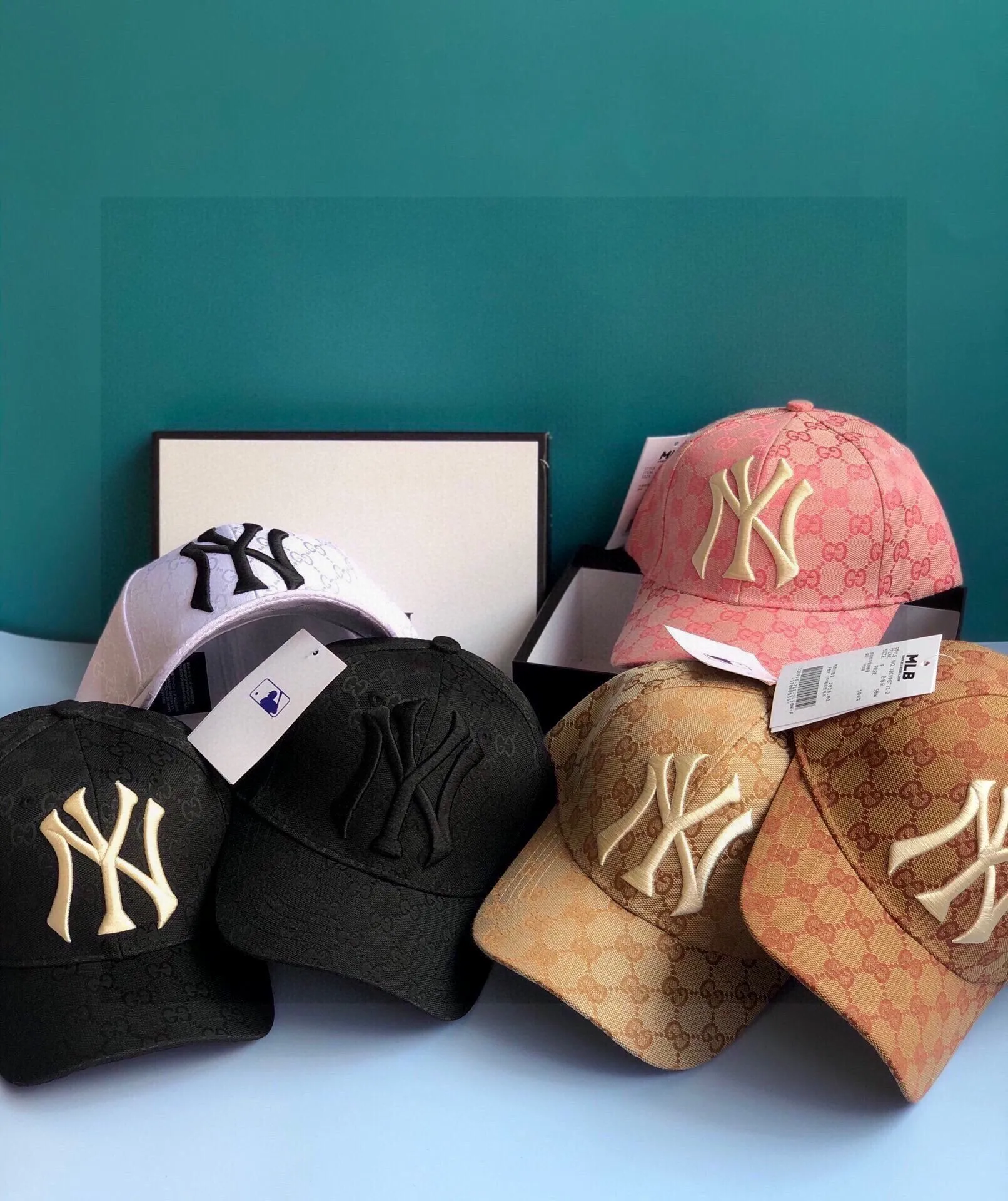 Special price 🉐60💰 🧢Gucci co-branded NY🧢. The most popular co-branded limited edition, synchronized with the authentic products at the counter, a super high-quality one, you can see how good it is just by looking at the detailed pictures, it has finally arrived! New three-dimensional embroidery model, genuine purchase🌸Super good quality, high-end model, exquisite brim
