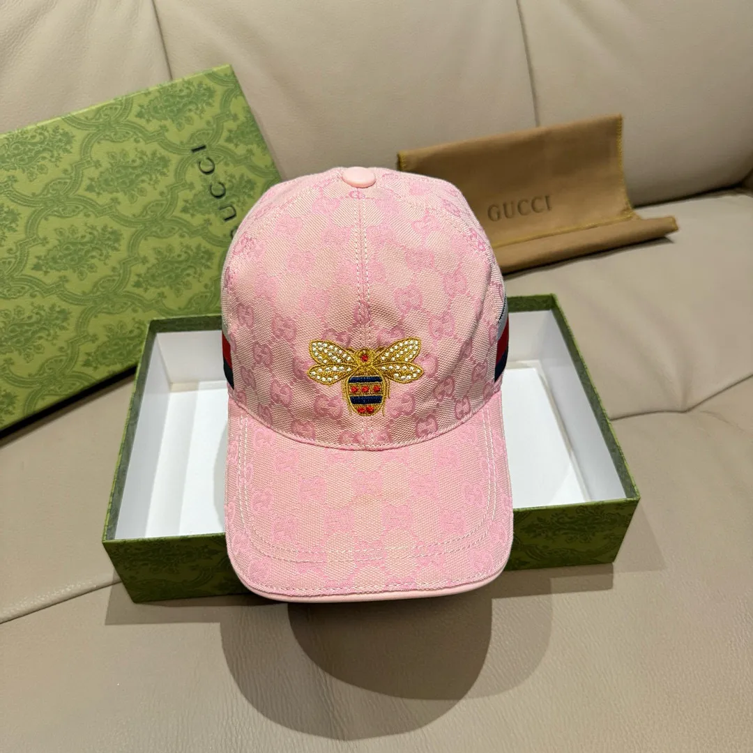 p90, Gucci (Gucci) original baseball cap, little bee embroidery, 1:1 mold customization, heavy embroidery, details comparable to counters, original canvas + first-layer cowhide, pure cotton lining, great quality! The first choice for handsome men and beautiful women, fashionable and versatile. Basic head circumference 56, adjustable patch