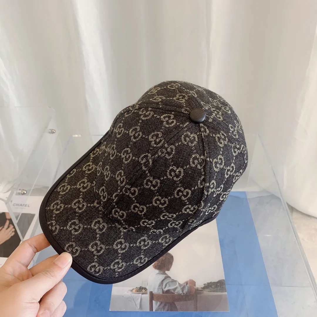 P70 Gucci Baseball Cap GUCCI🧢Original quality is now available 🔥🎩 The craftsmanship is very exquisite, high-end and classy! Low-key, luxurious and charming, easy to carry! Running volume!