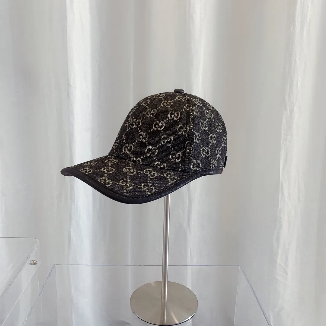 P70 Gucci Baseball Cap GUCCI🧢Original quality is now available 🔥🎩 The craftsmanship is very exquisite, high-end and classy! Low-key, luxurious and charming, easy to carry! Running volume!