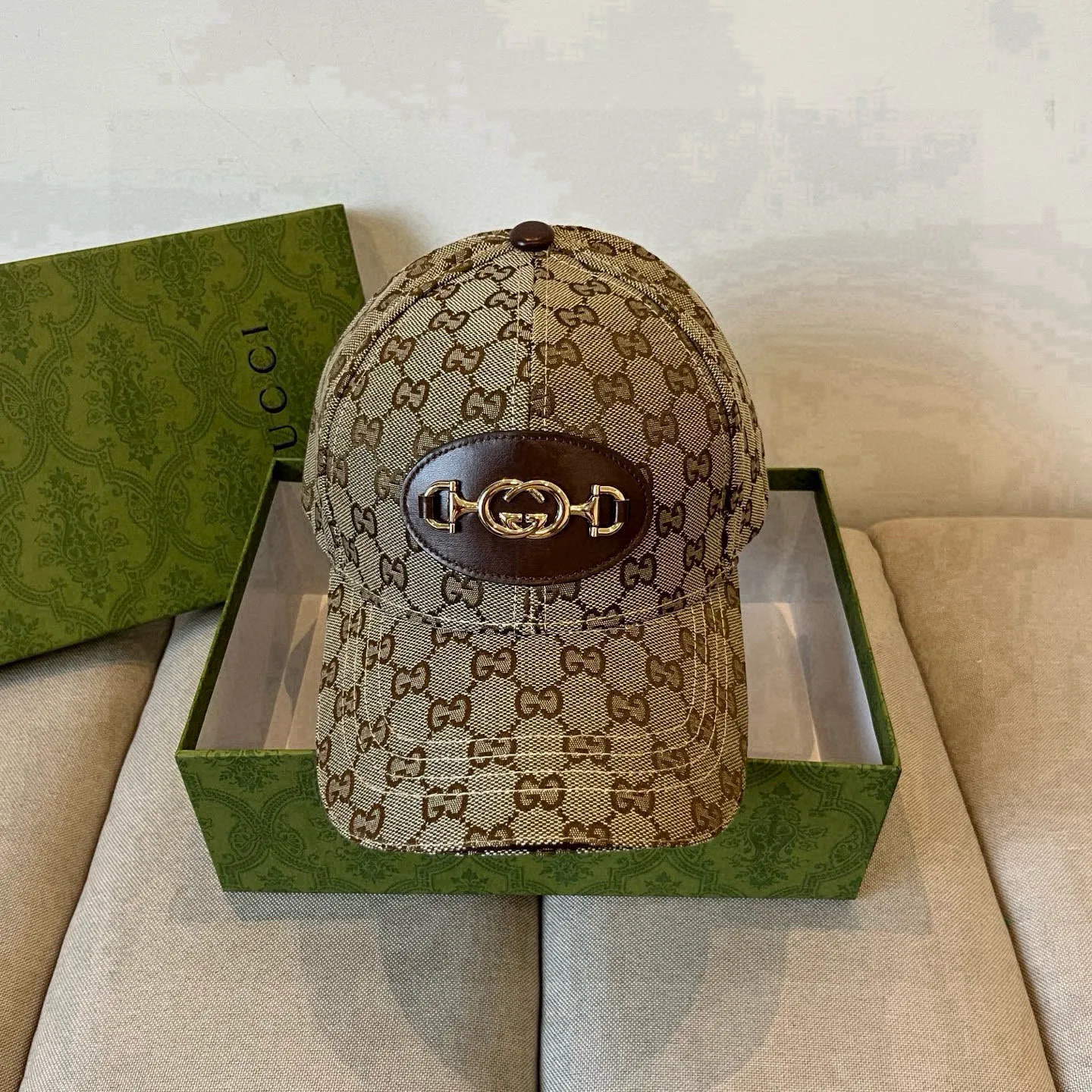 P60 Gucci Baseball Cap♥️GUCCI🧢New product from the official website, baseball cap, original quality, very popular 🔥🎩 The craftsmanship is very exquisite, high-end and classy! Low-key luxury, easy to carry! Running volume!