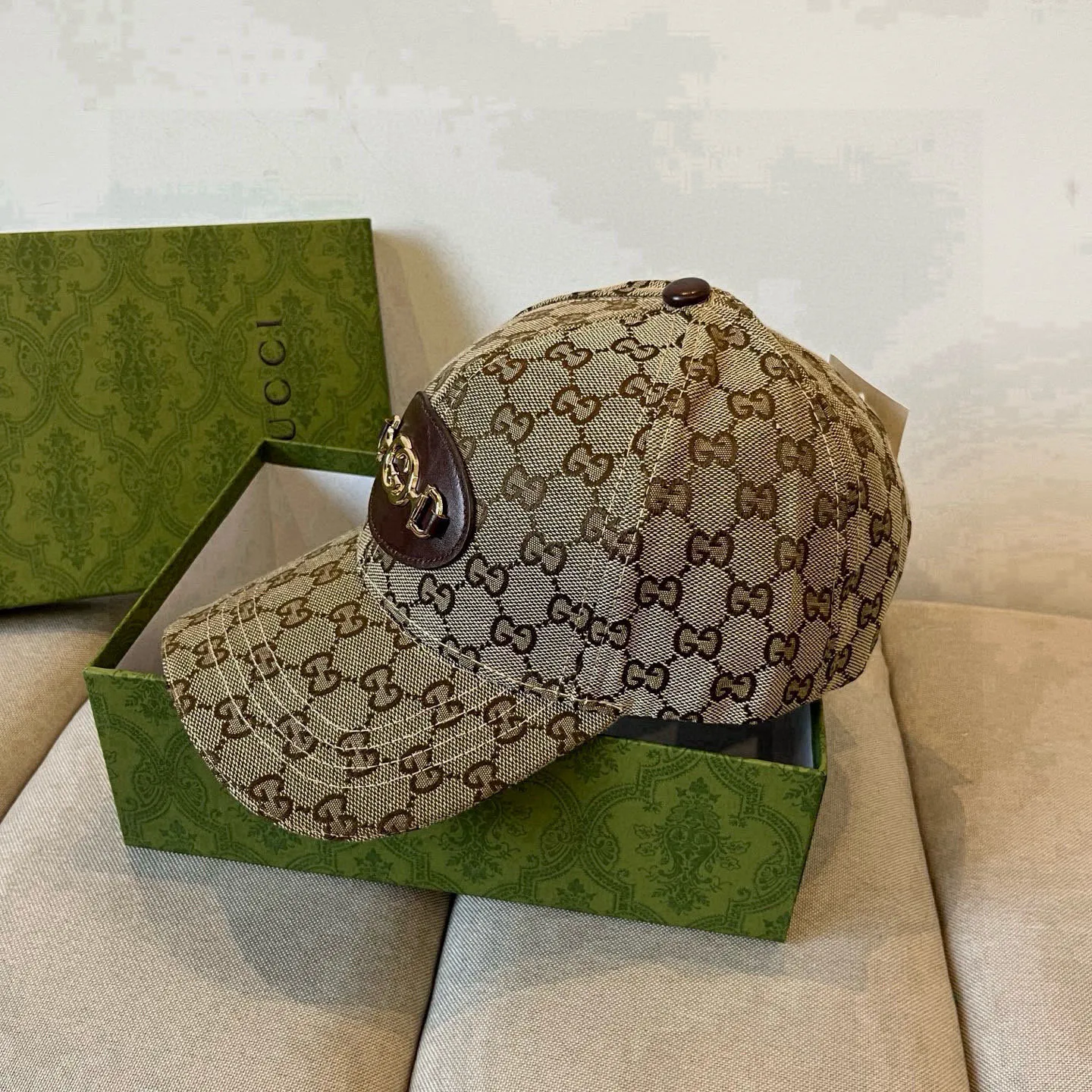 P60 Gucci Baseball Cap♥️GUCCI🧢New product from the official website, baseball cap, original quality, very popular 🔥🎩 The craftsmanship is very exquisite, high-end and classy! Low-key luxury, easy to carry! Running volume!