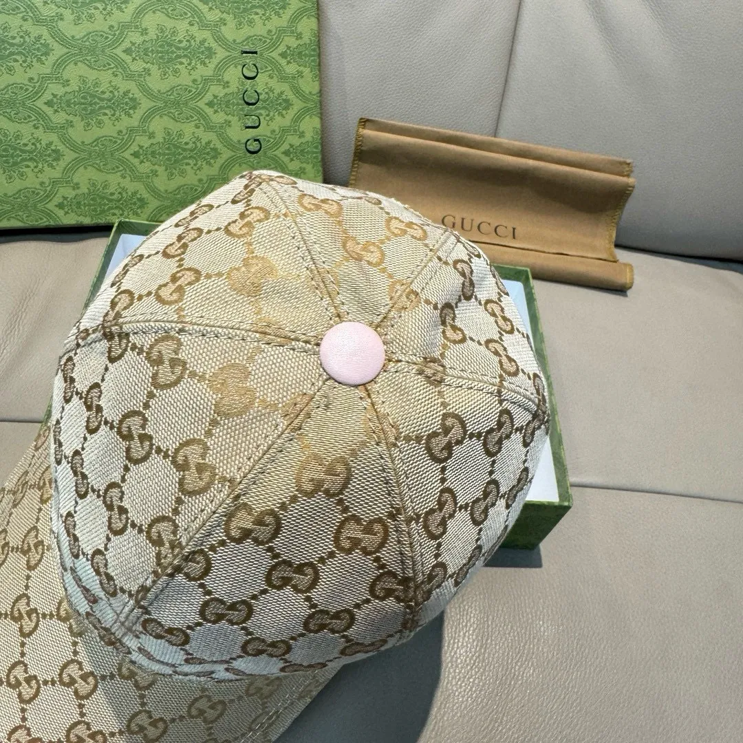 p90 ten thousand year classic model shipped!   , Gucci (Gucci) classic original baseball cap 😍😍 1:1 mold opening and customization at the counter, the highest version, original canvas fabric + first layer of cowhide, light and breathable! Photographed in real life, suitable for men and women in all seasons, basic head circumference 56cm, adjustable patches.