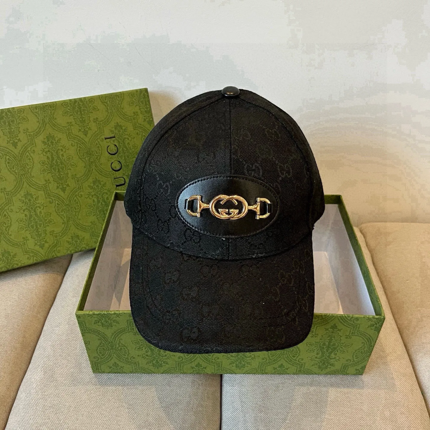 P60 Gucci Baseball Cap♥️GUCCI🧢New product from the official website, baseball cap, original quality, very popular 🔥🎩 The craftsmanship is very exquisite, high-end and classy! Low-key luxury, easy to carry! Running volume!