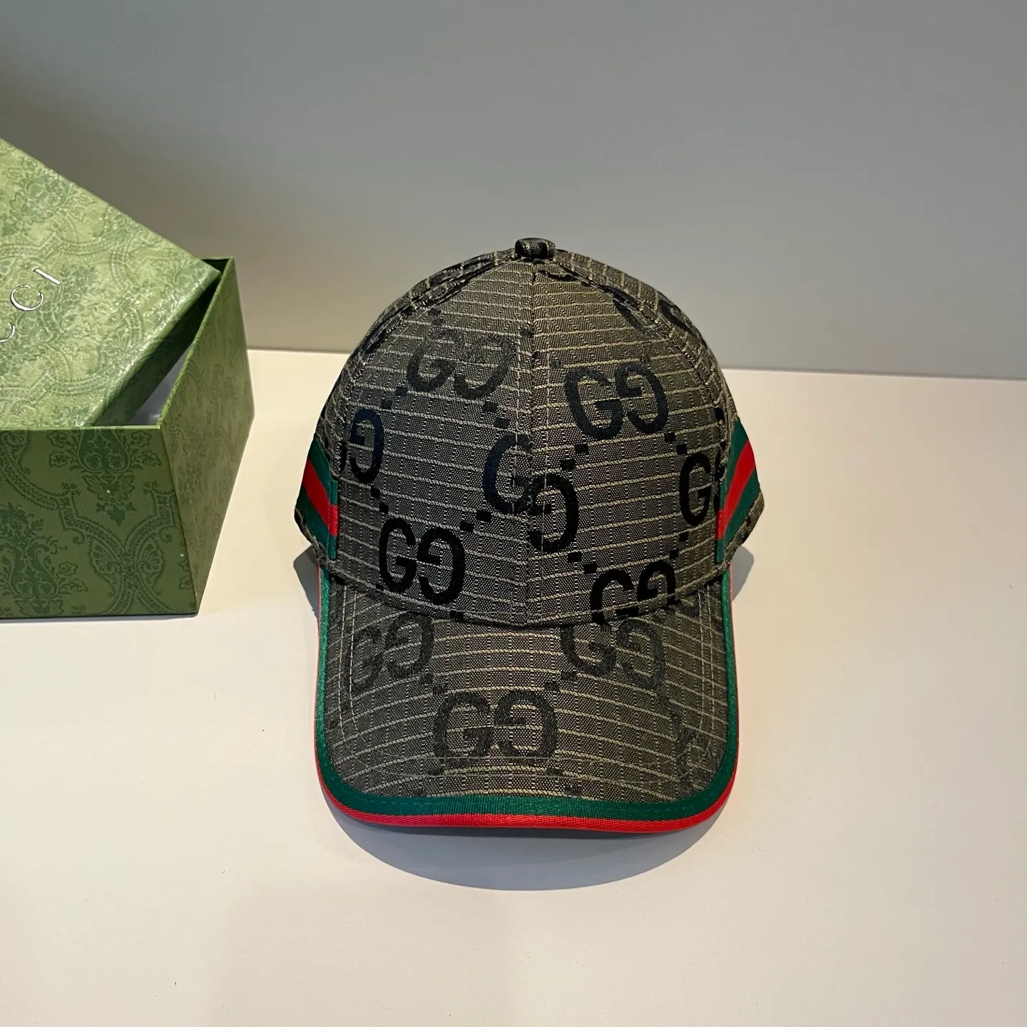 P60 Gucci Baseball Cap♥️GUCCI🧢New product from the official website, baseball cap, original quality, very popular 🔥🎩 The craftsmanship is very exquisite, high-end and classy! Low-key luxury, easy to carry! Running volume!
