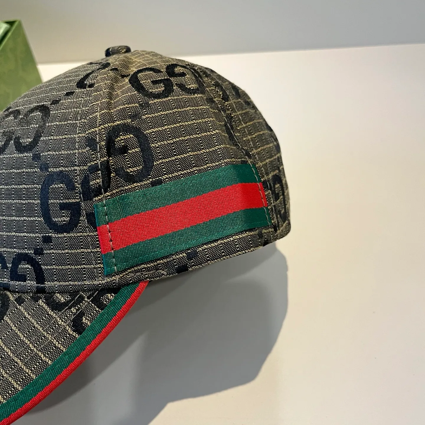 P60 Gucci Baseball Cap♥️GUCCI🧢New product from the official website, baseball cap, original quality, very popular 🔥🎩 The craftsmanship is very exquisite, high-end and classy! Low-key luxury, easy to carry! Running volume!