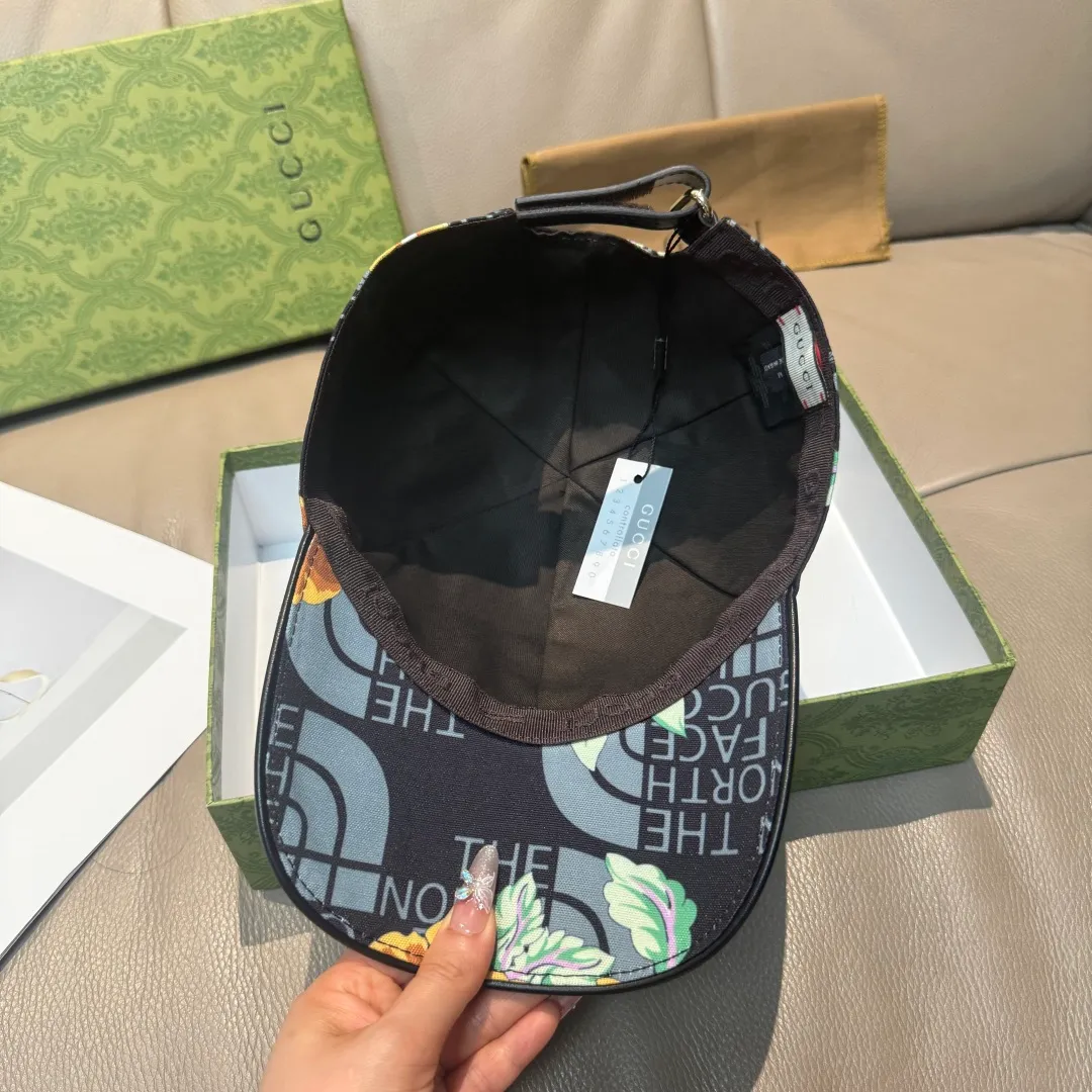 p90, Gucci (Gucci) new original baseball cap, Gucci north print, counter 1:1, imported canvas + first-layer cowhide, popular purchasing agent, versatile style for men and women, great quality! The basic head circumference is 56cm, and the patch is adjustable.
