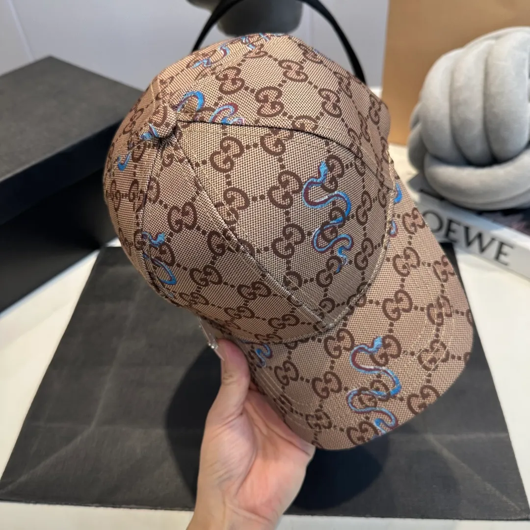 P54 Gucci Baseball Cap GUCCI🧢Official website new product, baseball cap, original quality is very popular. The workmanship is very exquisite, high-end and classy! Low-key luxury, easy to carry! Running volume!