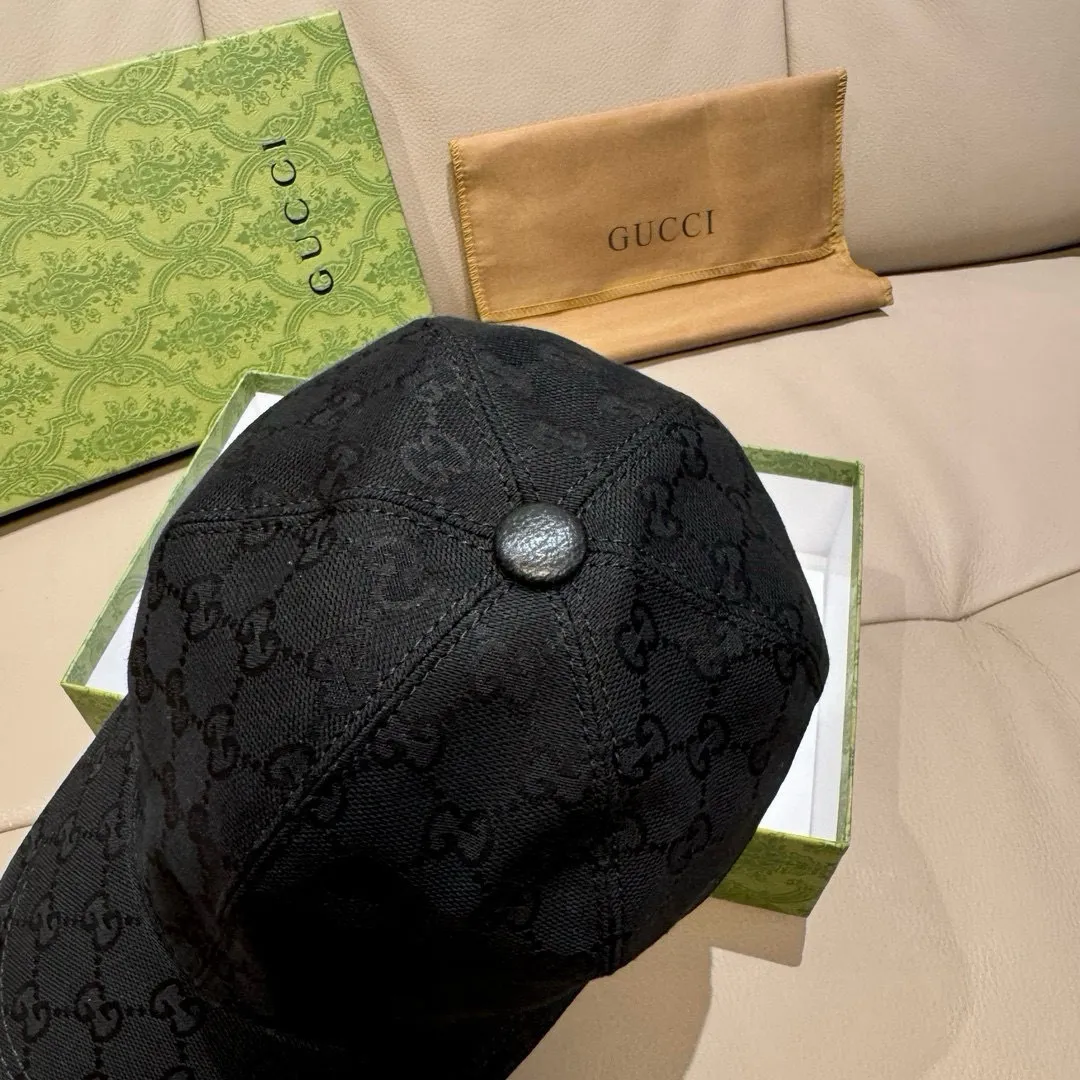 P90 new model has arrived! ., Gucci (Gucci) new original baseball cap, hot stamping webbing, the latest model at the counter, 1:1 custom mold opening, genuine mold opening, original canvas fabric + first layer of cowhide, original quality! The quality is great, the basic head circumference is 56cm, and the patch is adjustable.