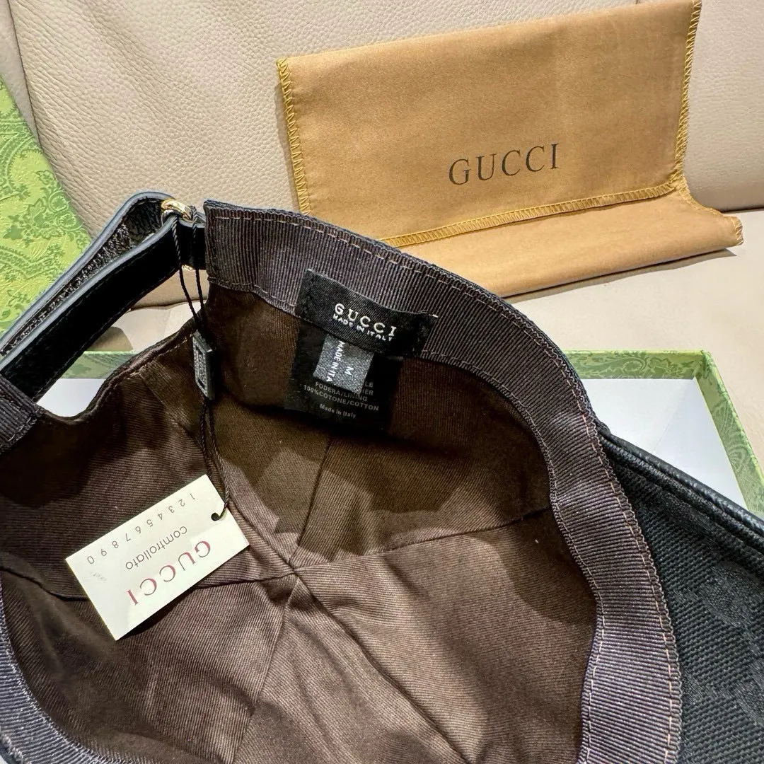 P90 new model has arrived! ., Gucci (Gucci) new original baseball cap, hot stamping webbing, the latest model at the counter, 1:1 custom mold opening, genuine mold opening, original canvas fabric + first layer of cowhide, original quality! The quality is great, the basic head circumference is 56cm, and the patch is adjustable.