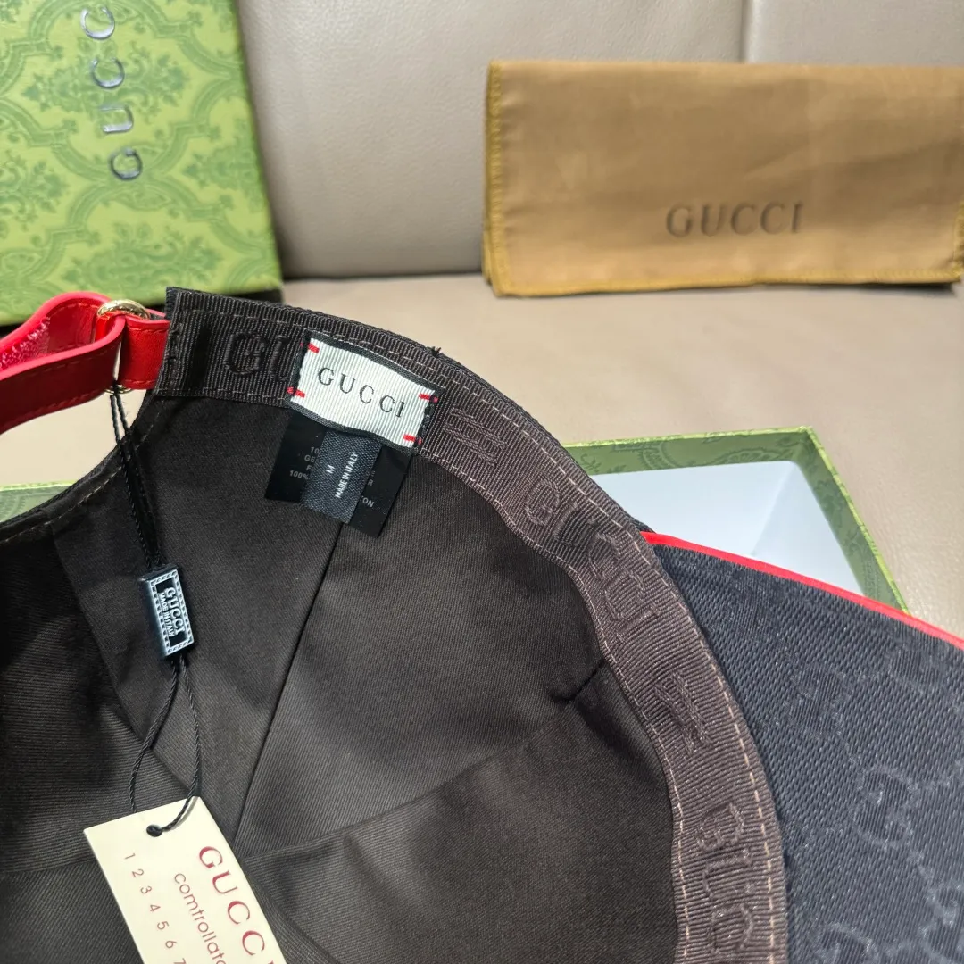 P90., Gucci (Gucci) new original baseball cap, metal double G, the latest model at the counter, 1:1 mold customization, genuine mold hardware, original canvas fabric + first-layer cowhide, original quality! The quality is great, the basic head circumference is 56cm, and the patch is adjustable.