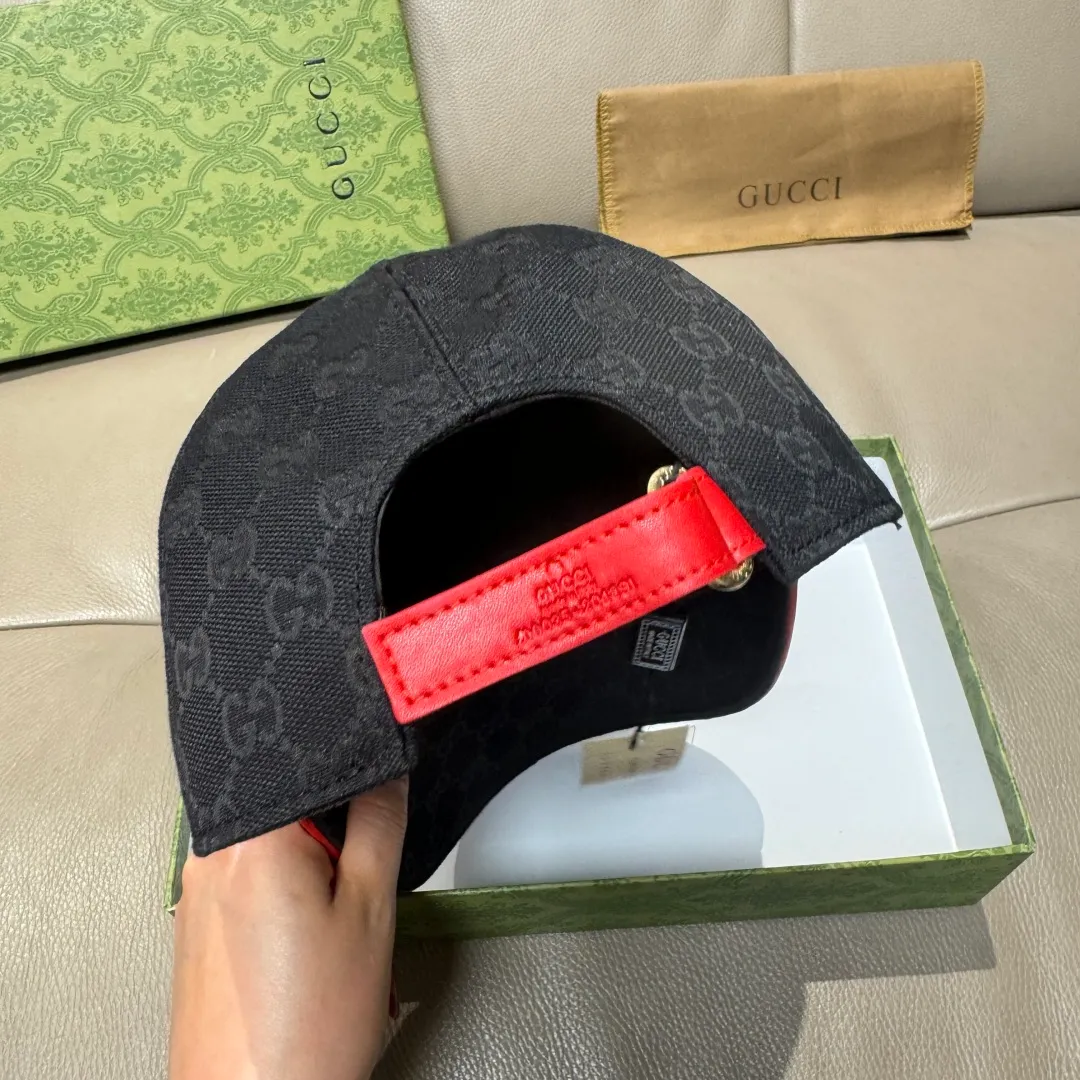 P90., Gucci (Gucci) new original baseball cap, metal double G, the latest model at the counter, 1:1 mold customization, genuine mold hardware, original canvas fabric + first-layer cowhide, original quality! The quality is great, the basic head circumference is 56cm, and the patch is adjustable.